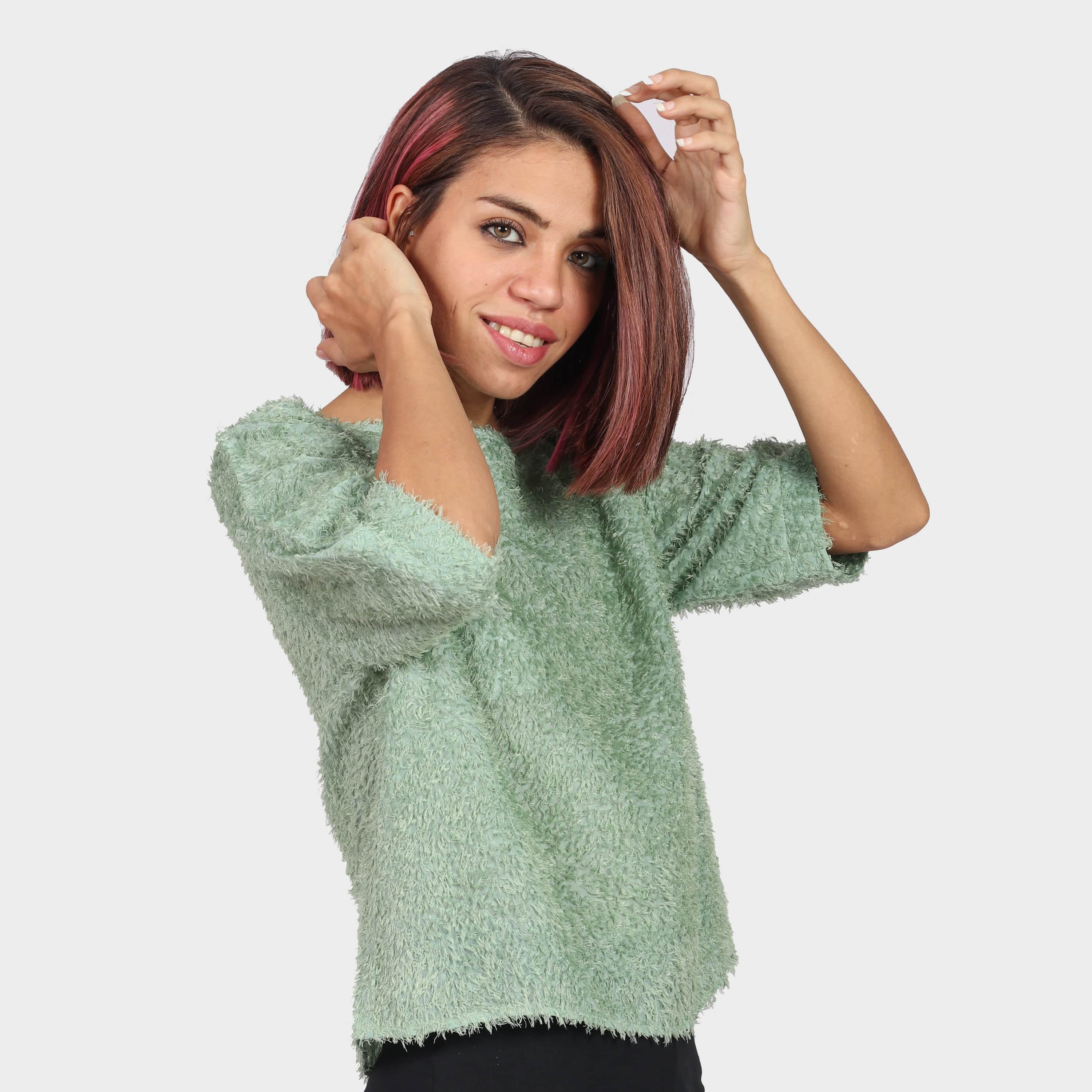 نتشي بلوزة ريش برقبة دائرية نص كم نسائي