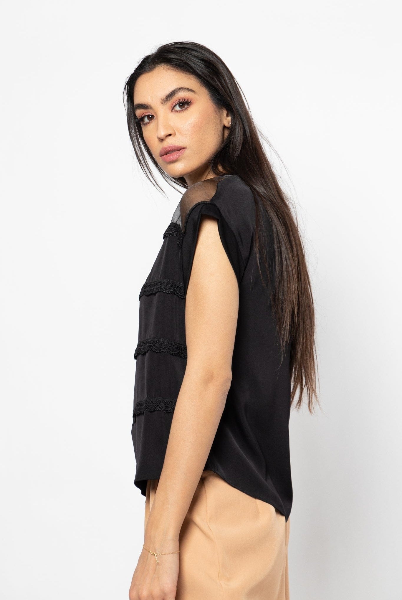 نتشي بلوزة رسمية مزينة بالدانتيل بأكتاف شيفون نسائي