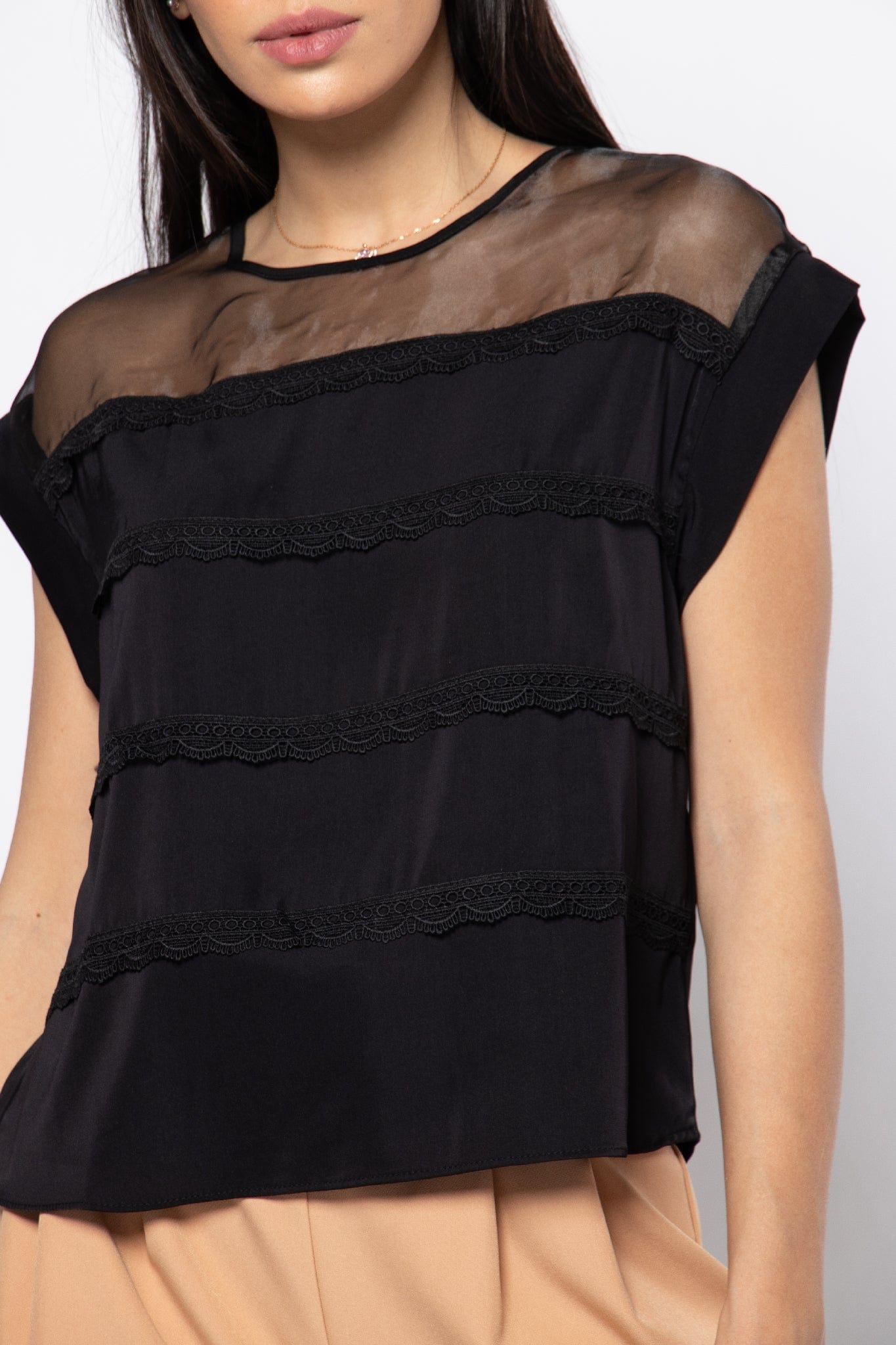 نتشي بلوزة رسمية مزينة بالدانتيل بأكتاف شيفون نسائي