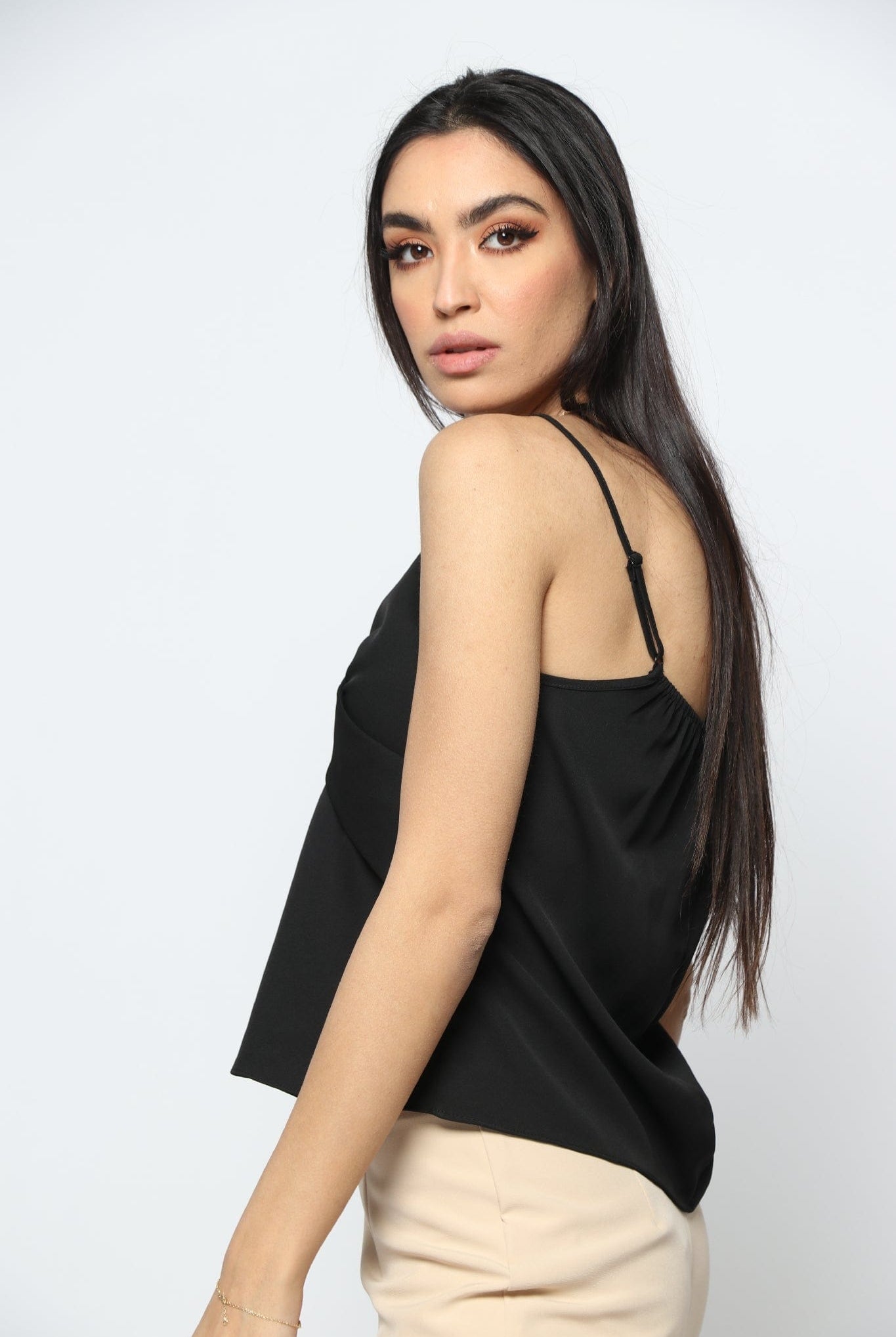 نتشي بلوزة حمالات سادة نسائي