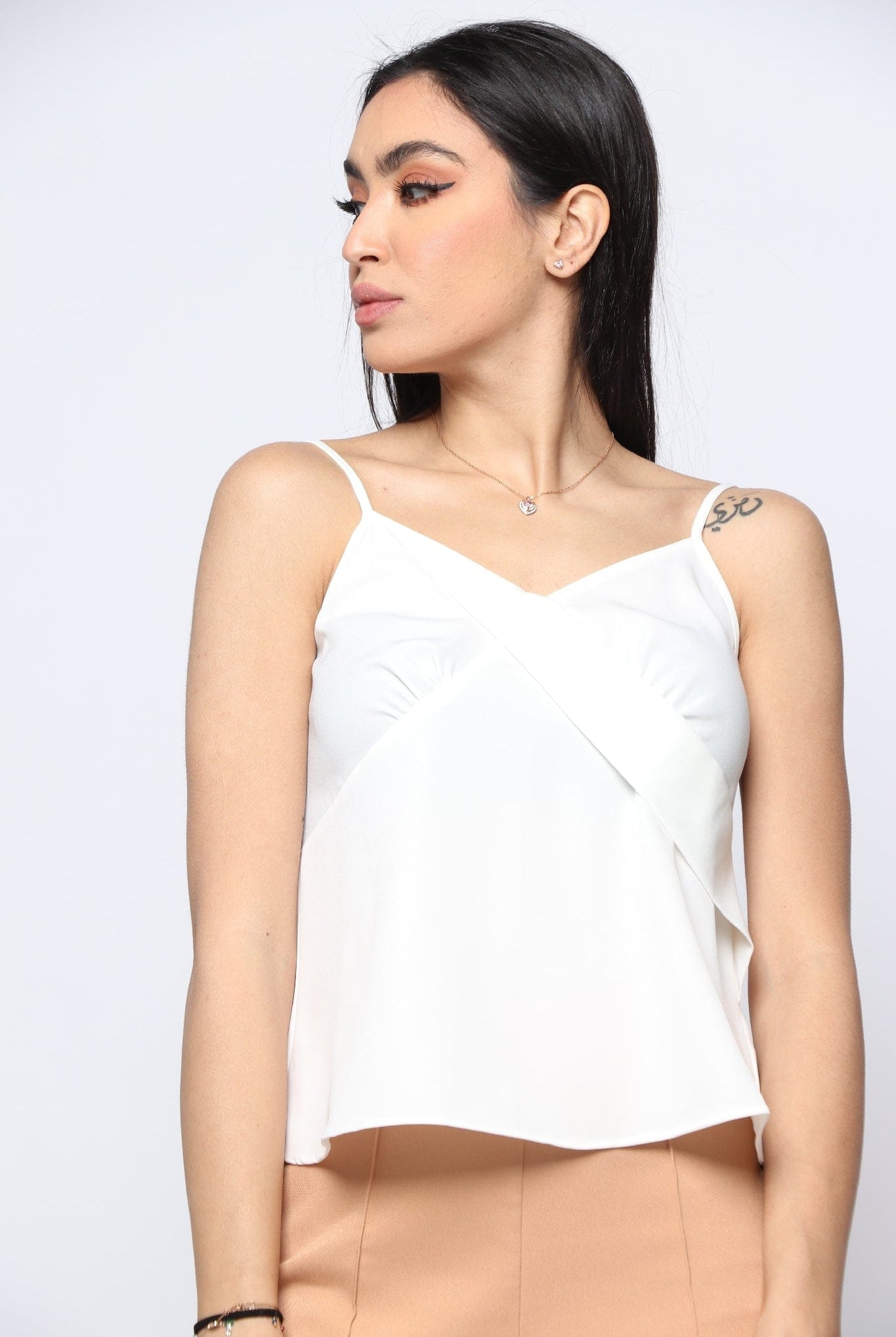 نتشي بلوزة حمالات سادة نسائي