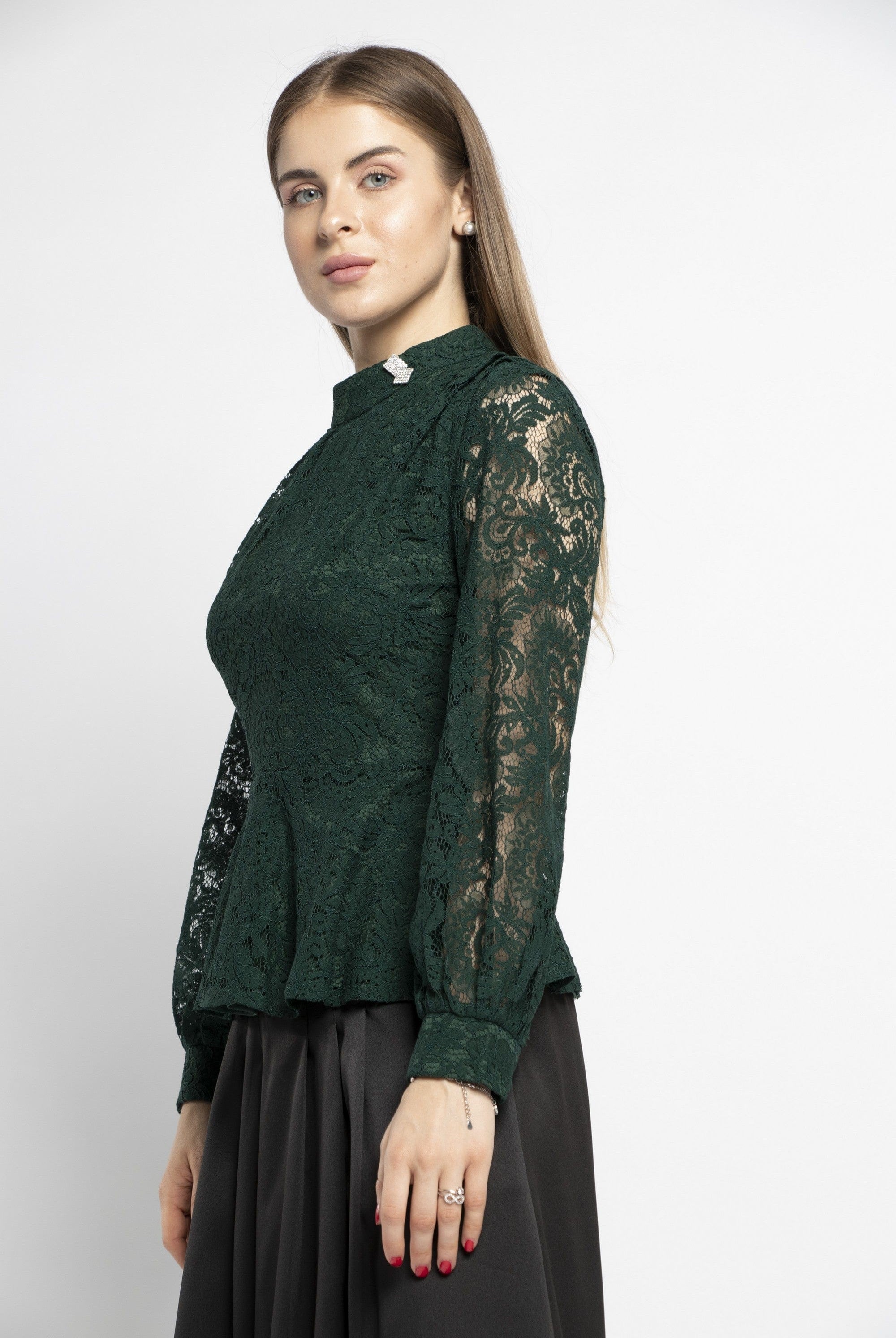 نتشي بلوزة دانتيل نبطن بأكمام طويلة شفافة