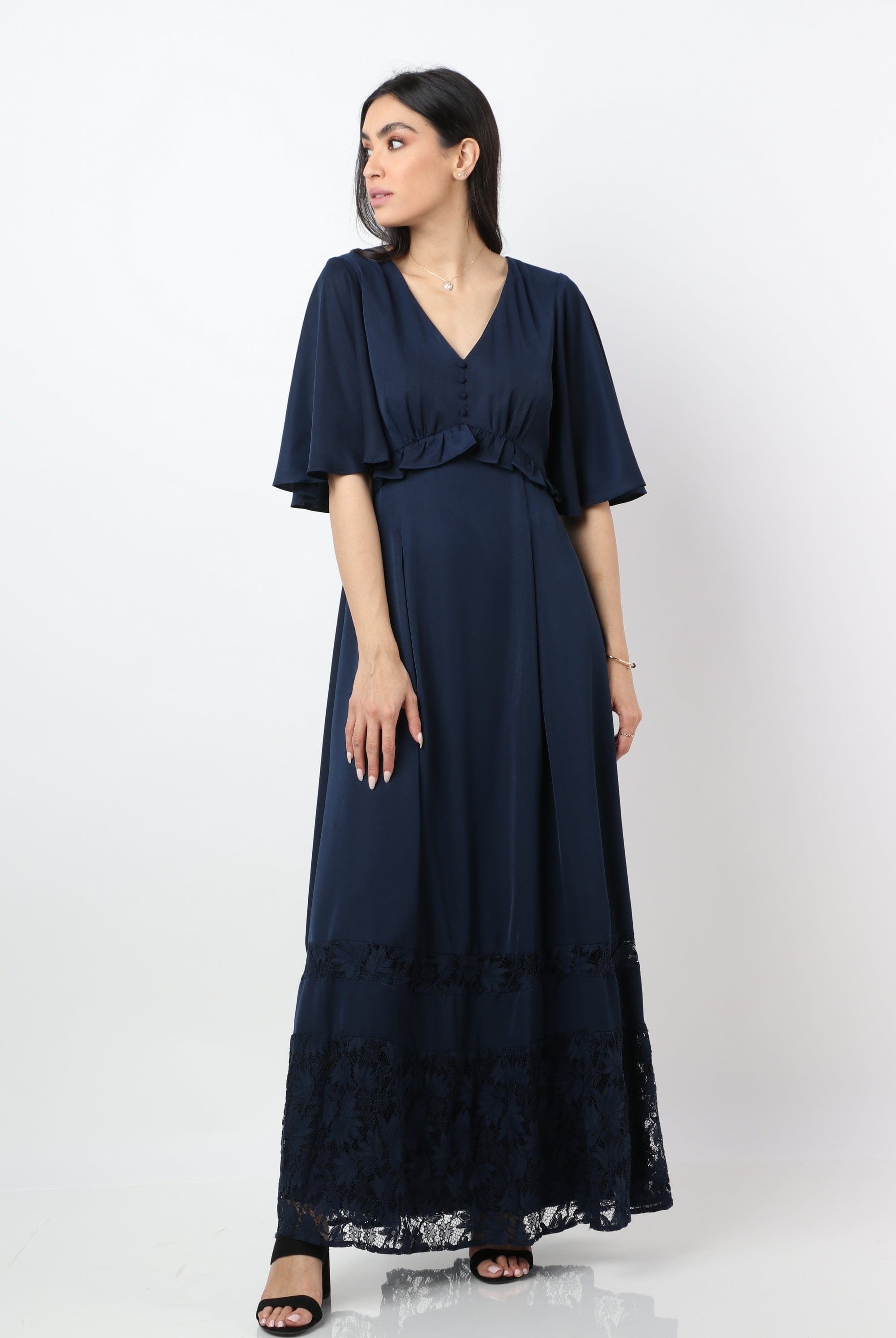 نتشي فستان طويل بوليستر ناعم مصمم بفتحة صدر V كم قصير