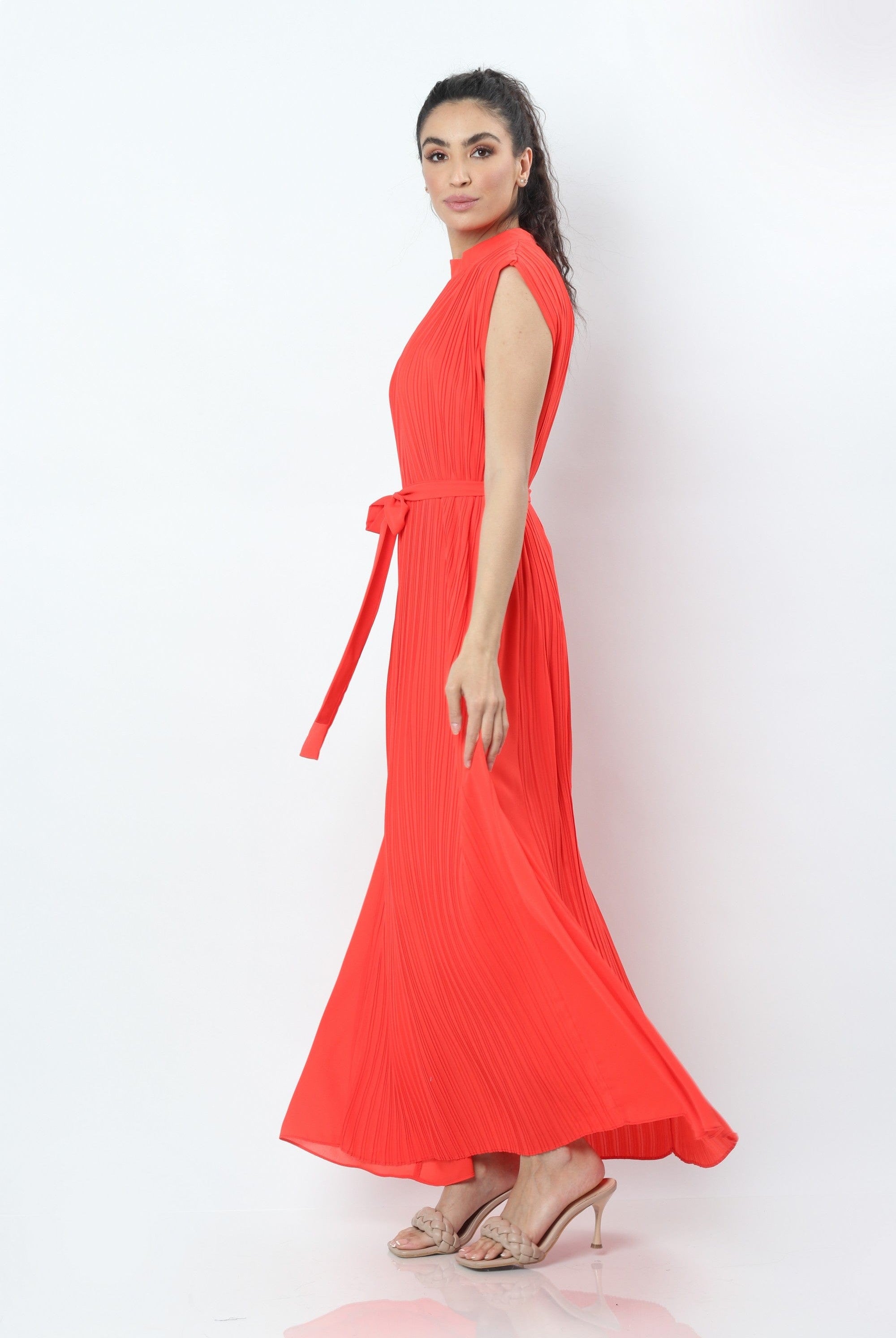 نتشي فستان سادة مضلع مخصر بربطة خصر ماكسي بدون أكمام