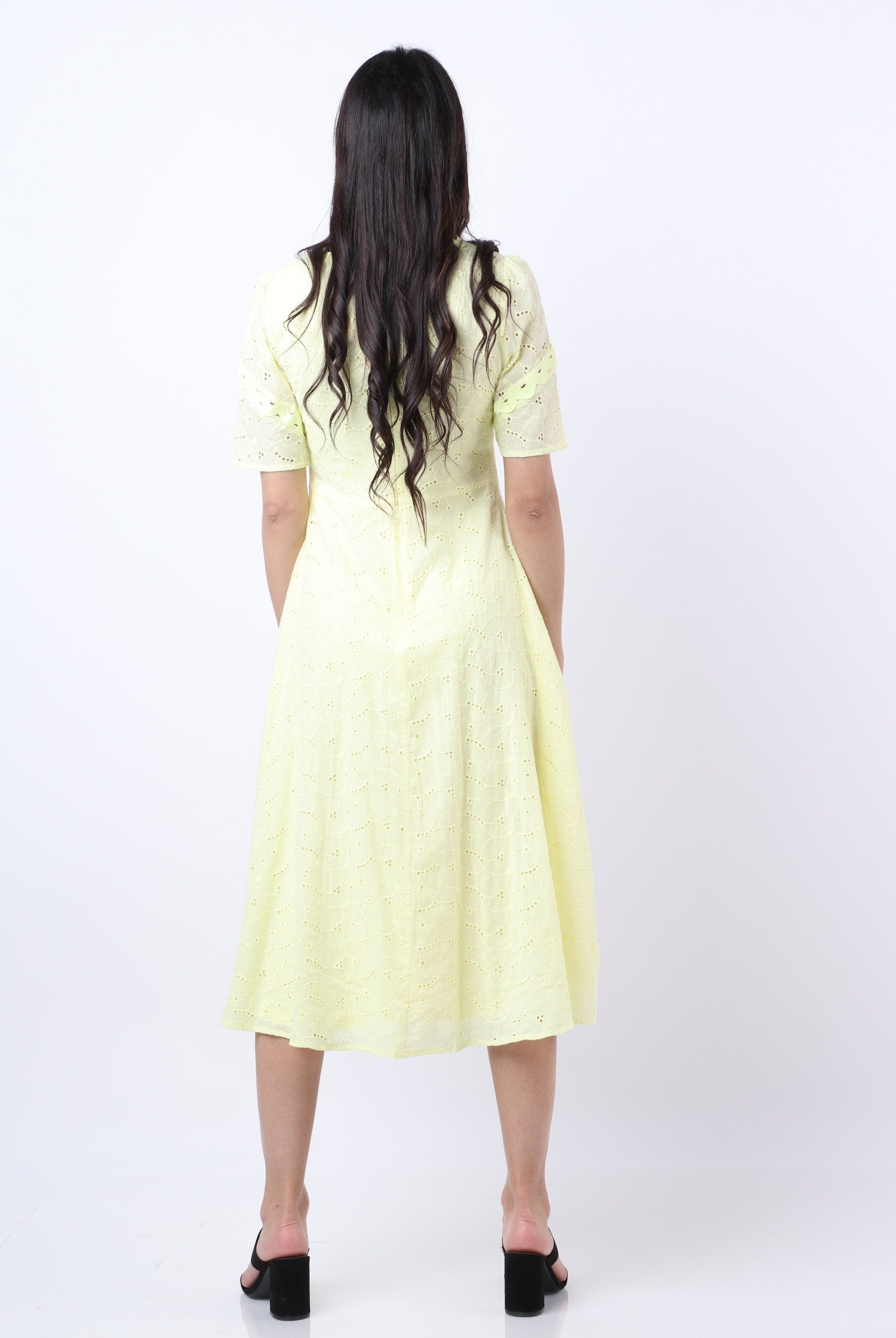 نتشي فستان ميدي قطن بفتحة صدر على شكل V بكم قصير