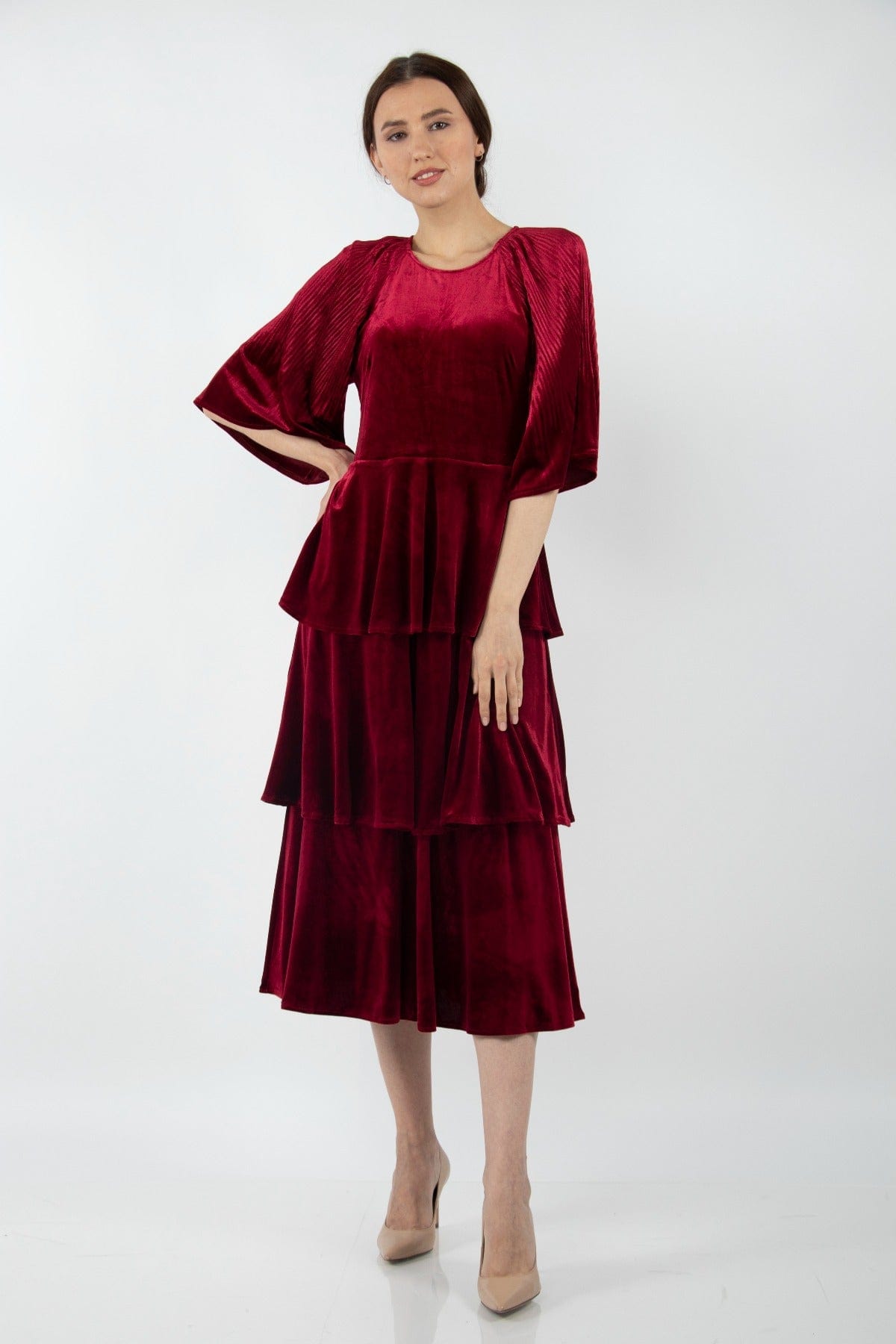 نتشي فستان ميدي مخمل كلوش مزين برفلز من الاسفل كم قصير