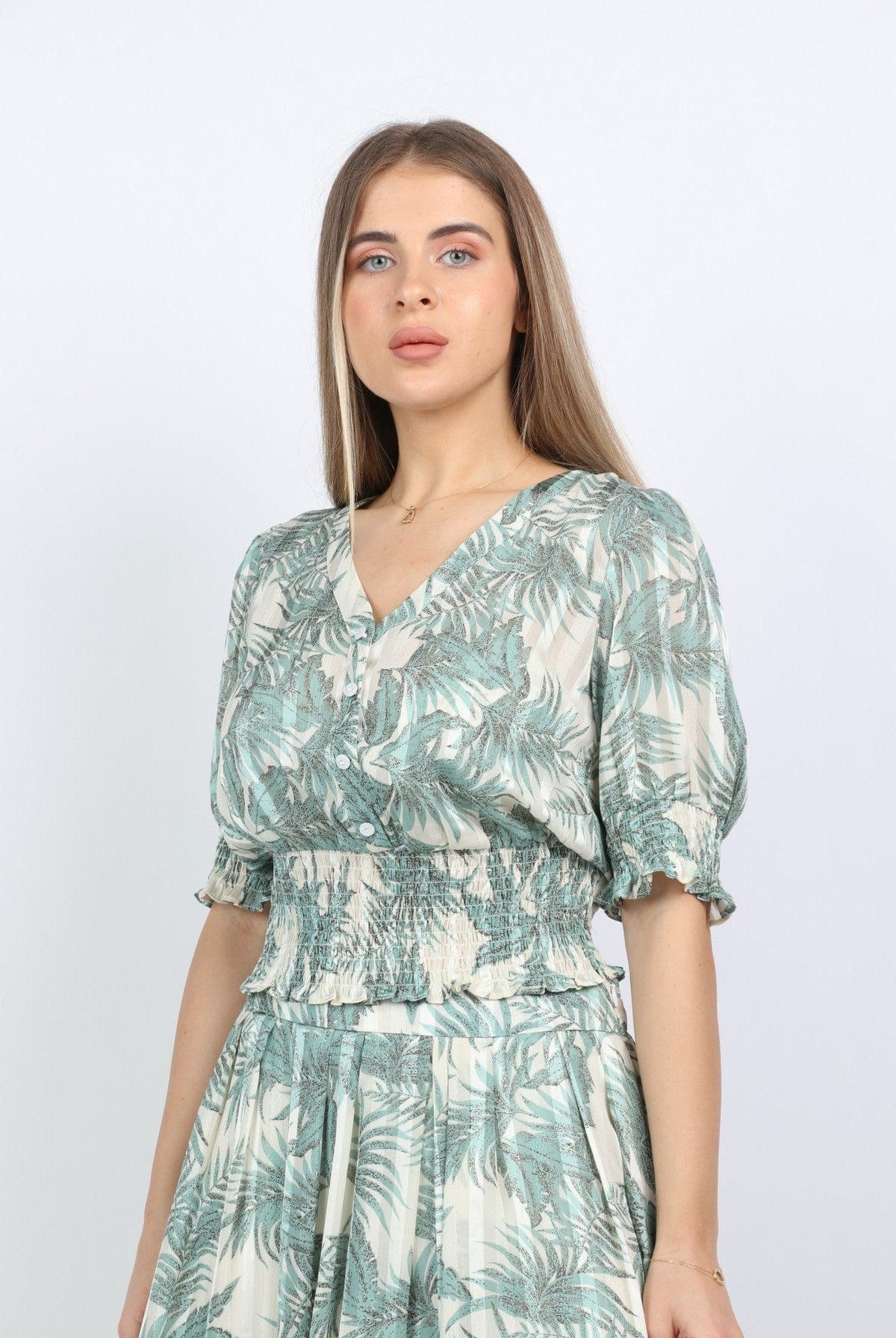 نتشي بلوزة نص كم بفتحة صدر سبعة مشجرة