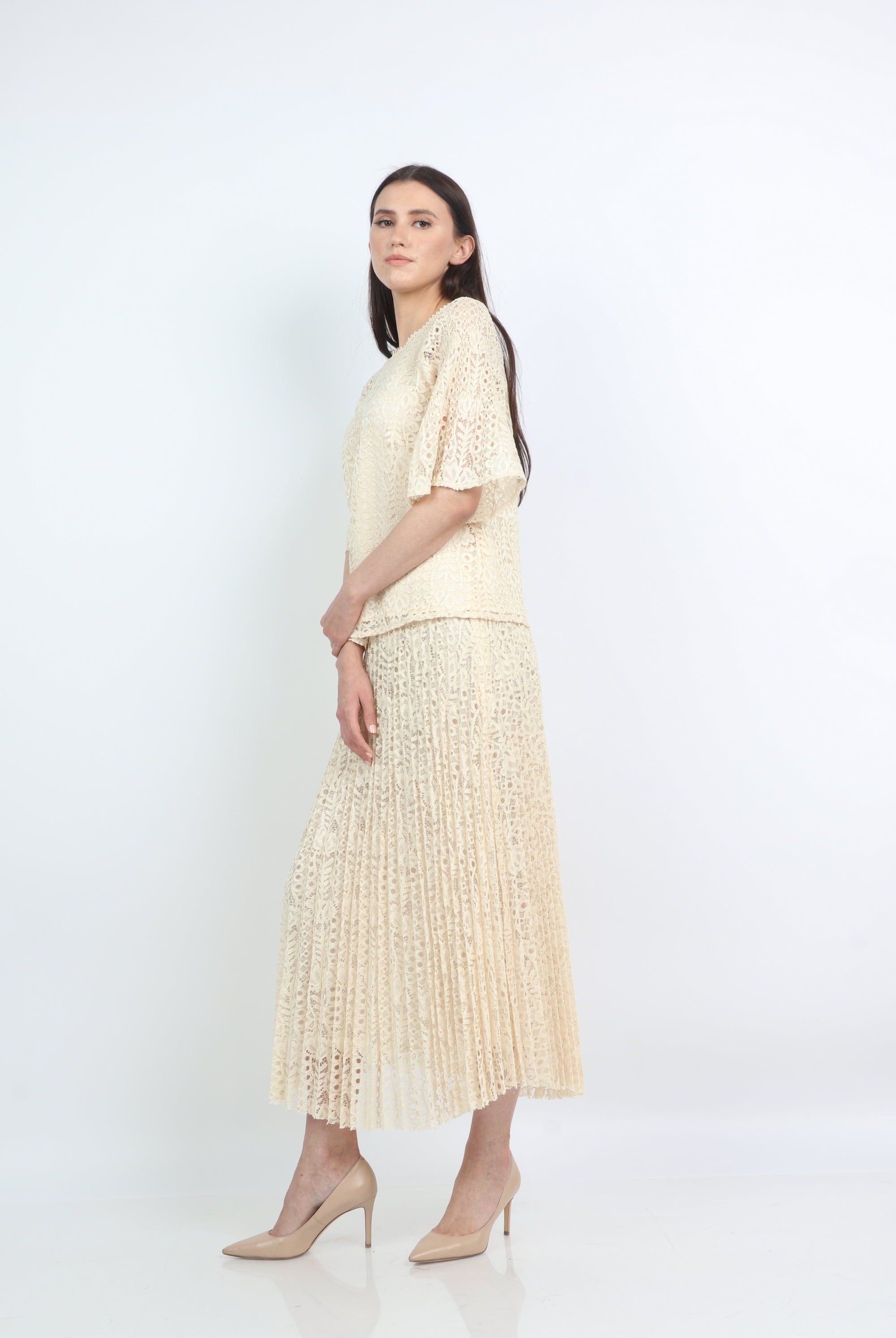 نتشي بلوزة مخرمة أكمام فراشة نسائي