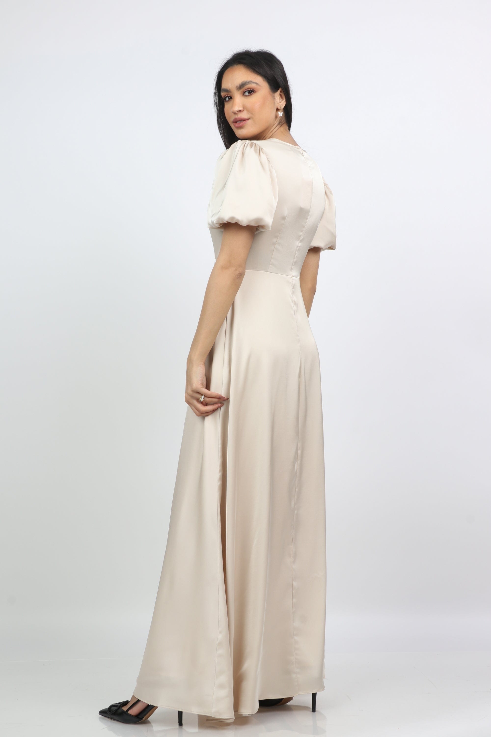 نتشي فستان طويل سادة ناعم مخصر كم قصير منفوخ