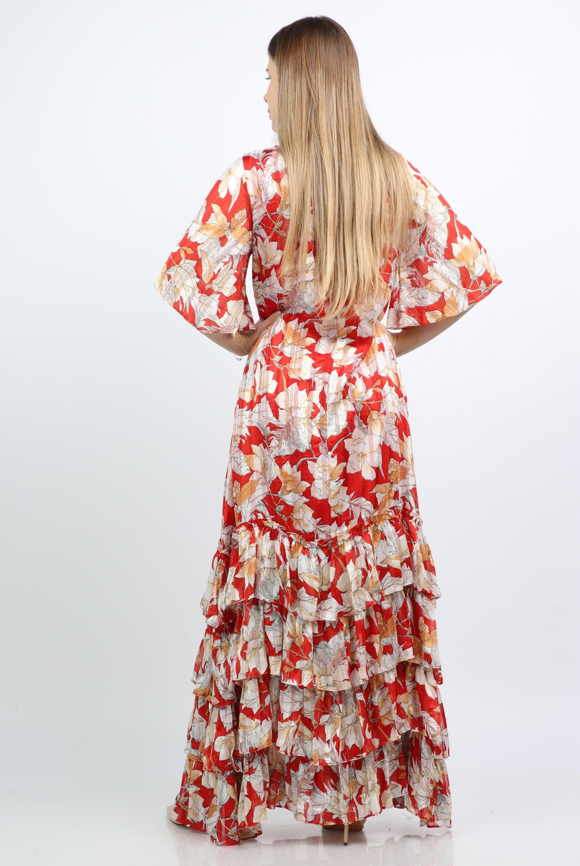 نتشي فستان ماكسي مشجر طبقات بأكمام فراشة