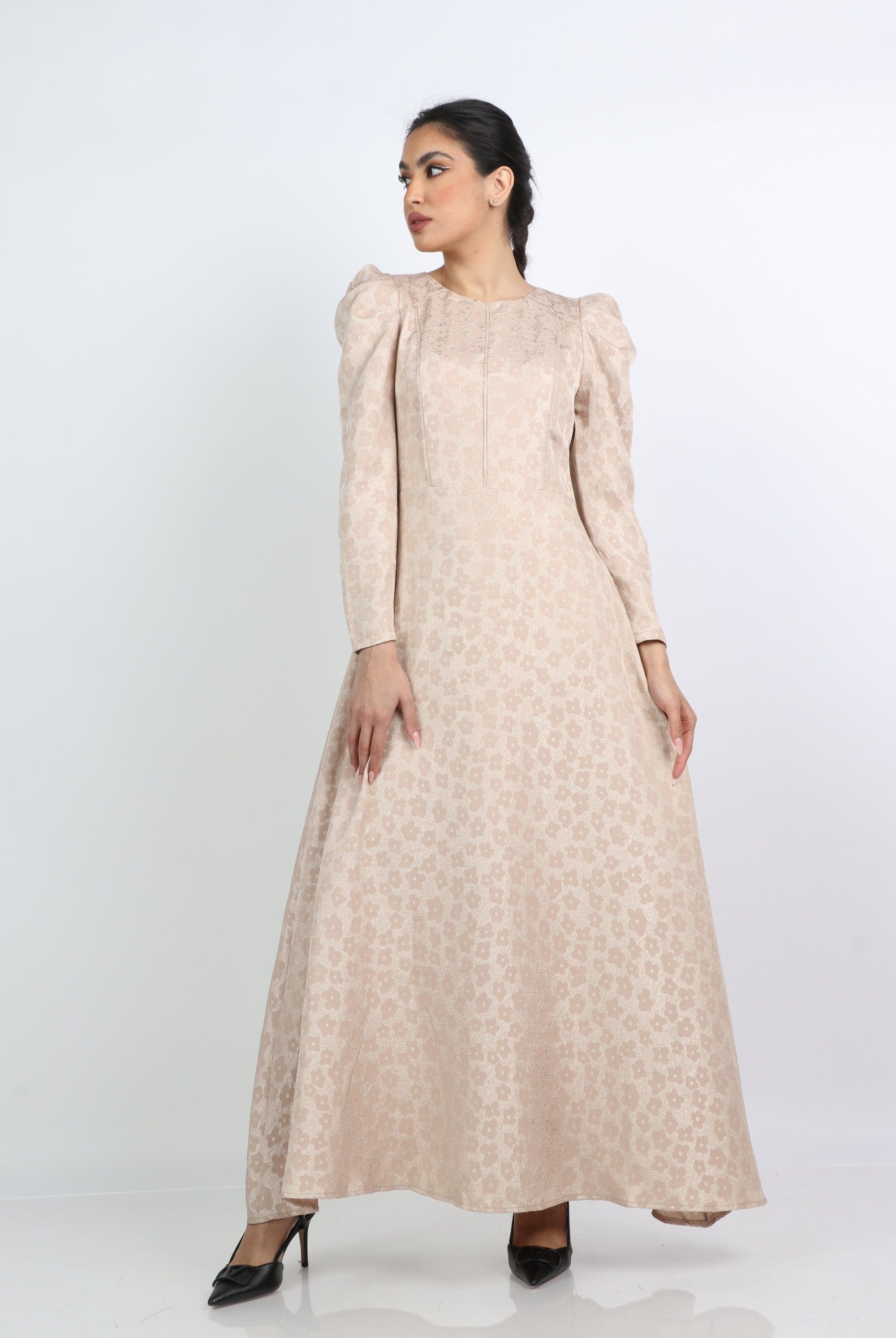 نتشي فستان طويل منقوش ورورد باكمام بف طويلة