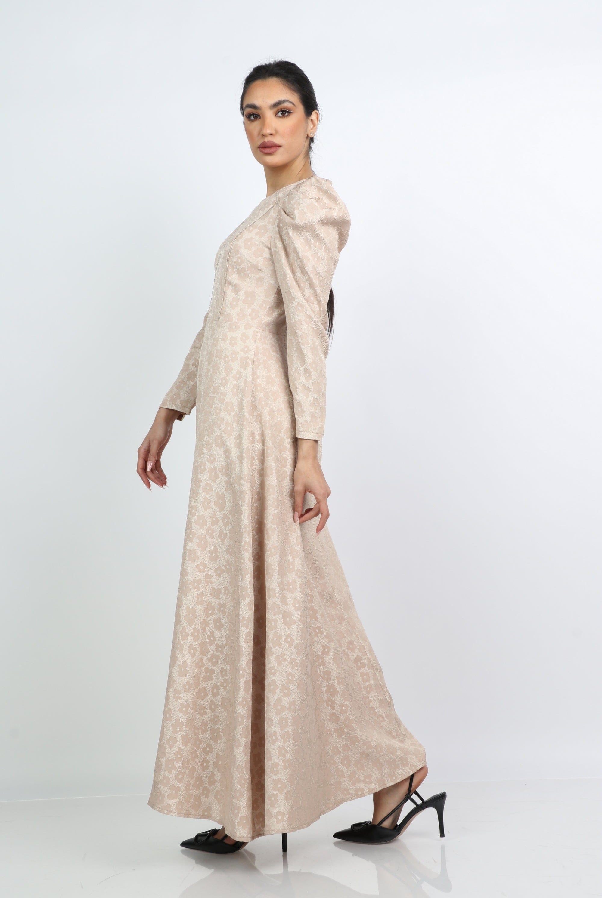 نتشي فستان طويل منقوش ورورد باكمام بف طويلة