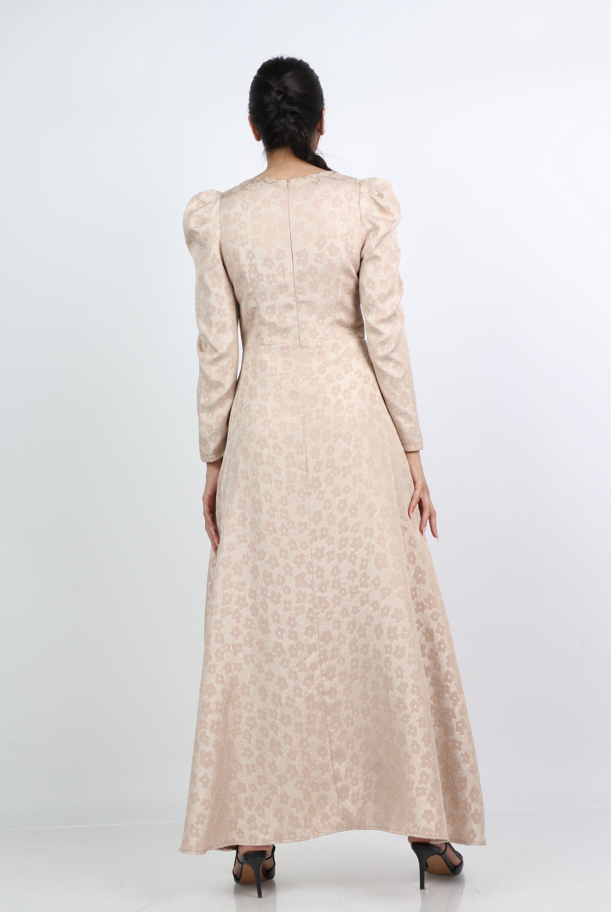 نتشي فستان طويل منقوش ورورد باكمام بف طويلة