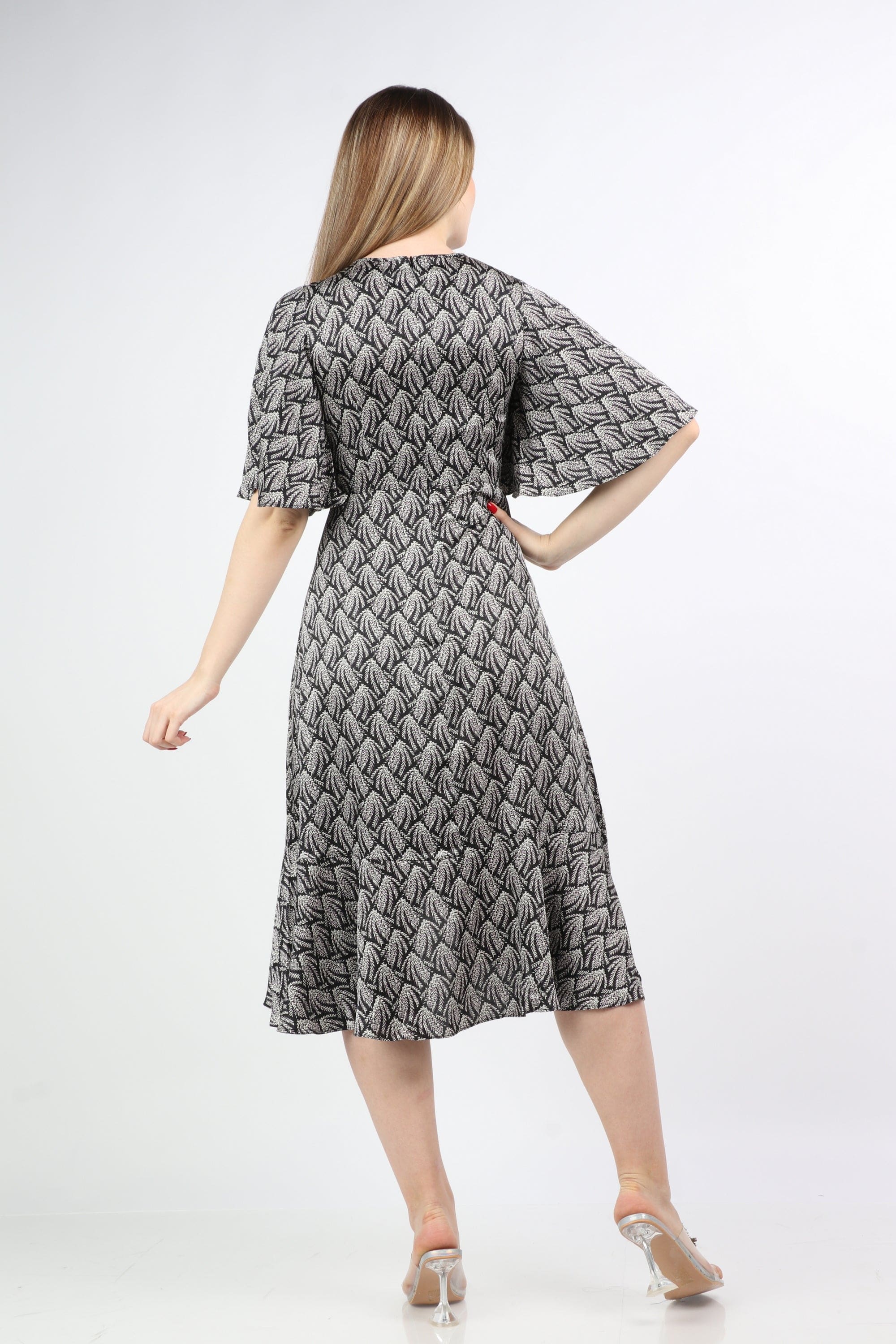 ูุชุดู ูุณุชุงู ู
ูุฏู ูู ู
ูููุด ูู
ูุฑุงุดุฉ ูุตูุฑ