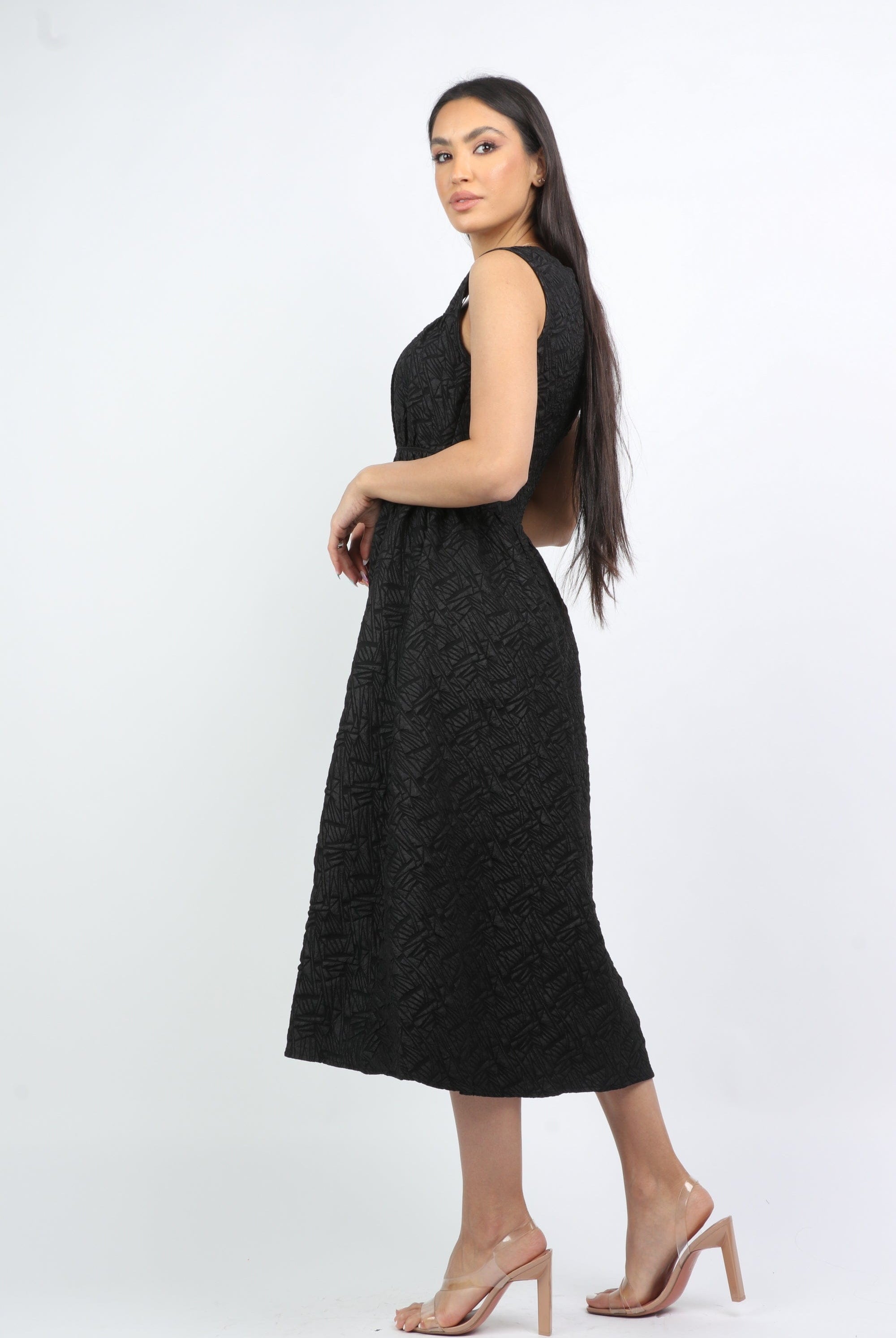 نتشي فستان ميدي مخصر بفتحة صدر مربعة بدون كم