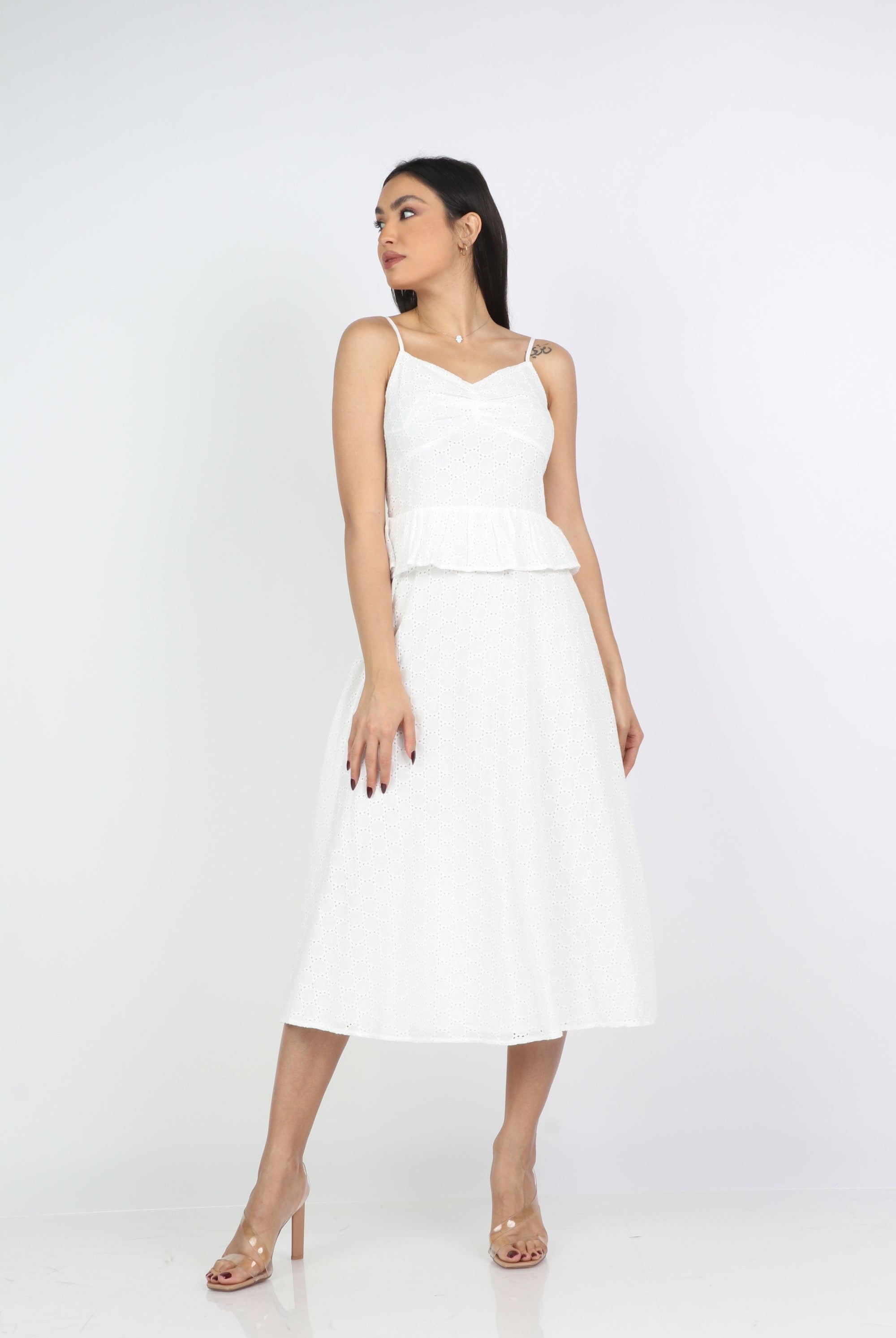 نتشي فستان ميدي بحمالات ريفية سادة مزين بكشكشة عند الخصر