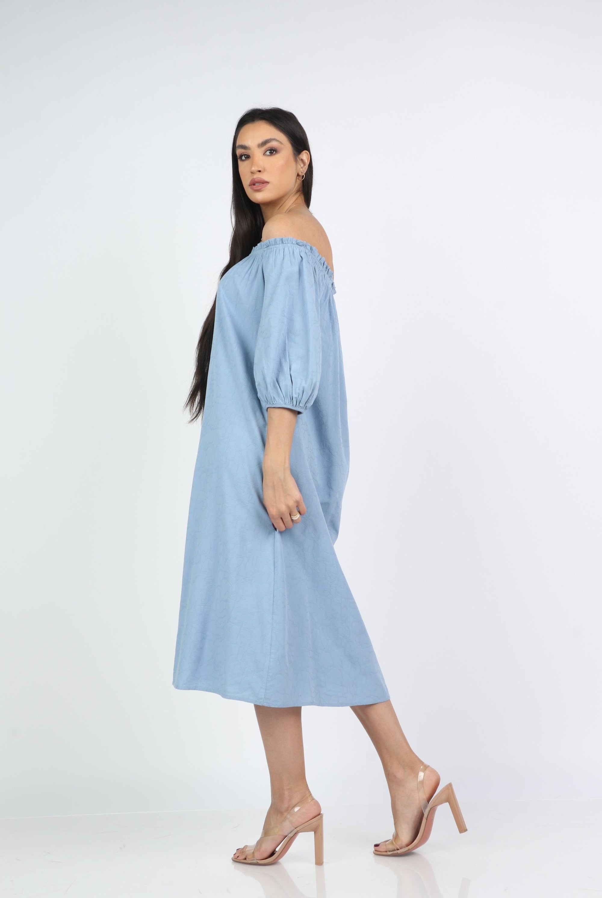 نتشي فستان ميدي اوف شولدر مزين بأزرار أمامية كم قصير