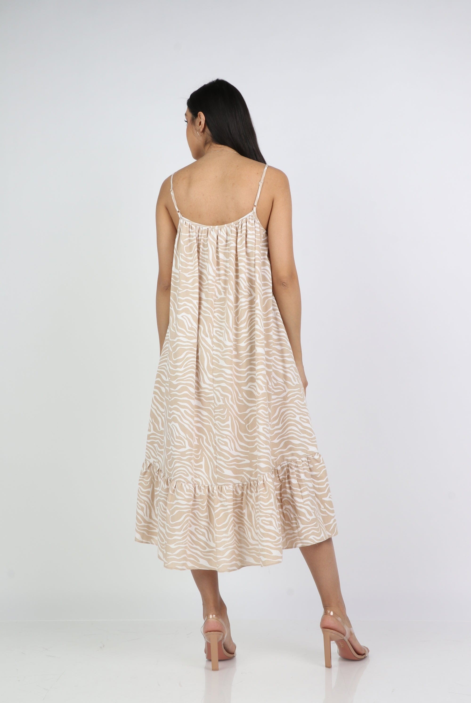 نتشي فستان ميدي بحمالات منقوش بكشكش من الأسفل