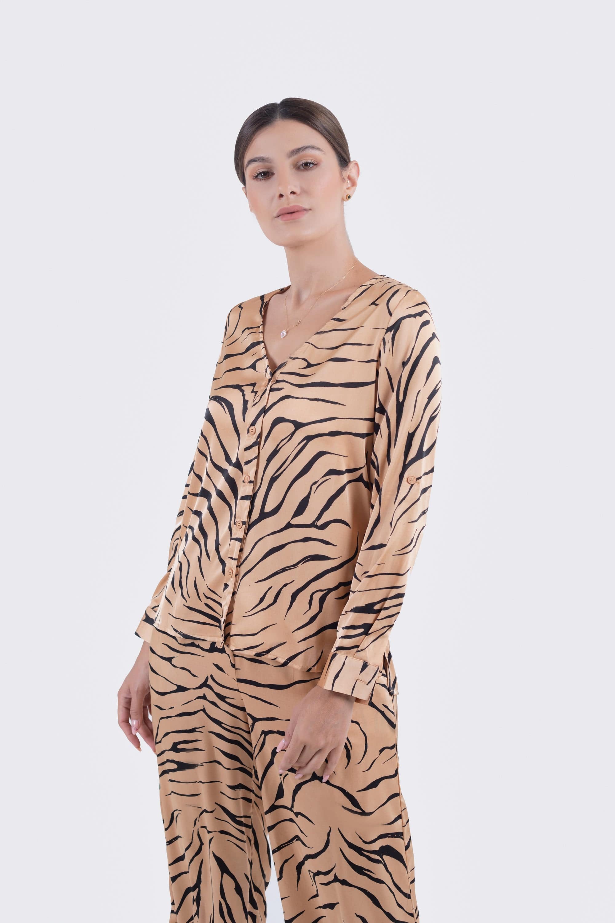 نتشي قميص نقشة زيبرا برقبة سبعة وكم طويل نسائي