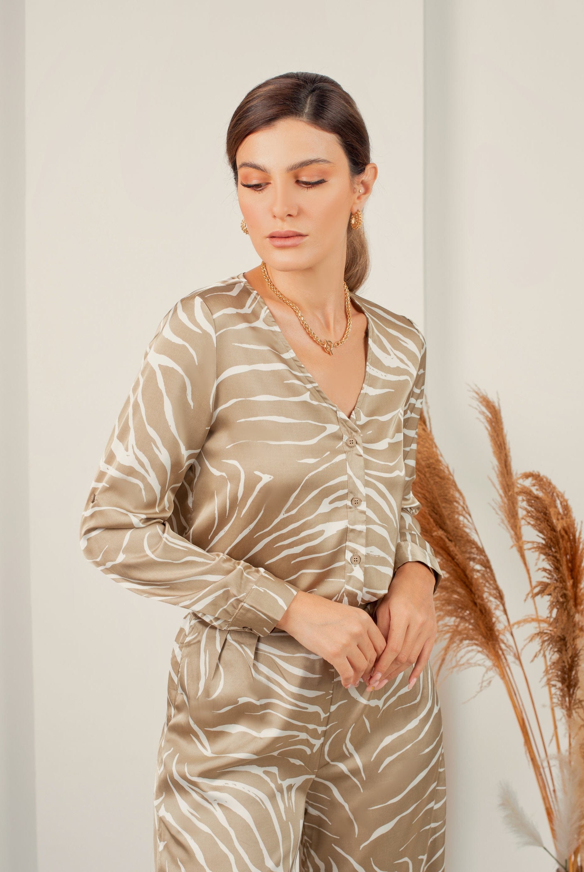 نتشي قميص نقشة زيبرا برقبة سبعة وكم طويل نسائي