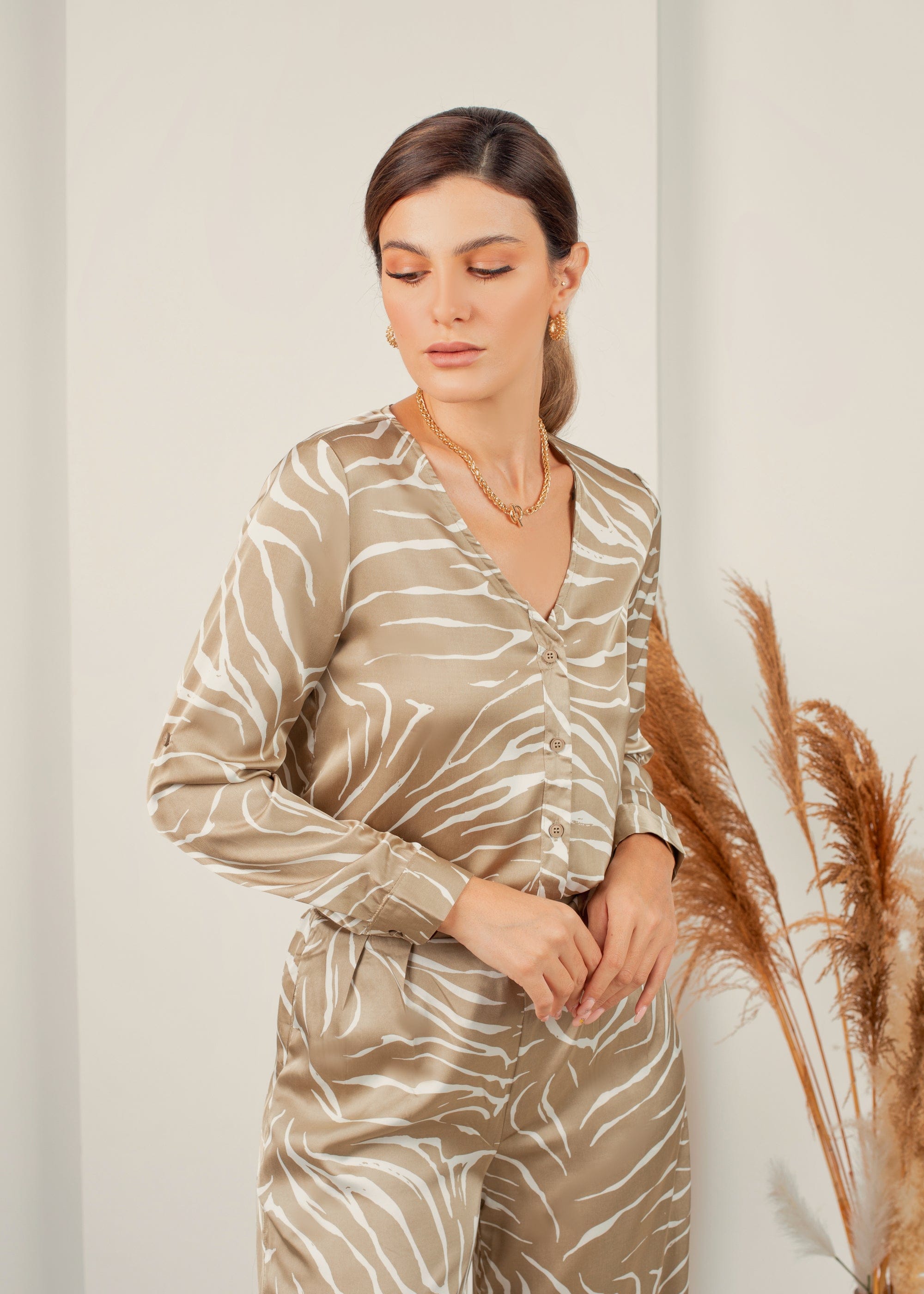 نتشي قميص نقشة زيبرا برقبة سبعة وكم طويل نسائي