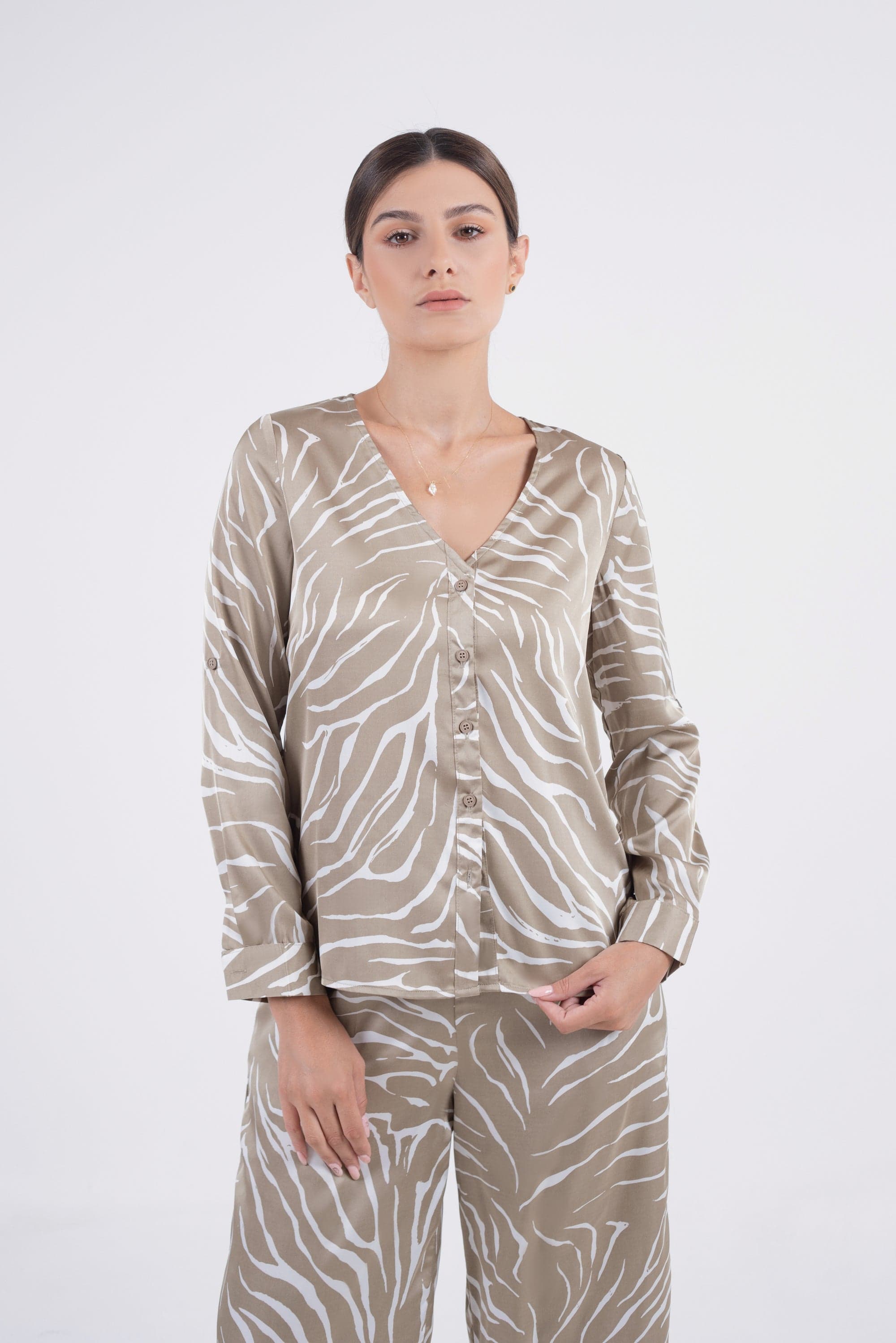 نتشي قميص نقشة زيبرا برقبة سبعة وكم طويل نسائي