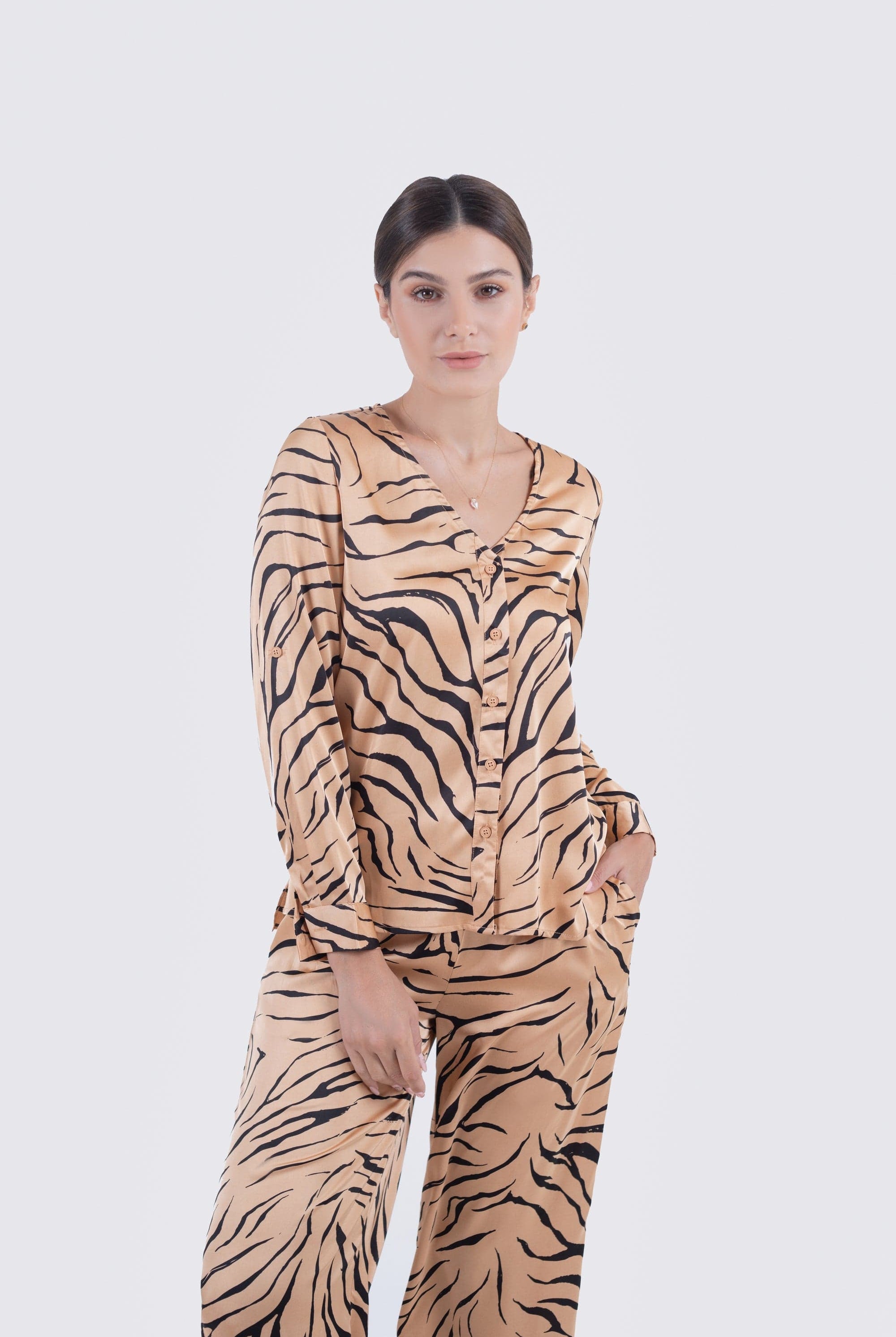 نتشي قميص نقشة زيبرا برقبة سبعة وكم طويل نسائي