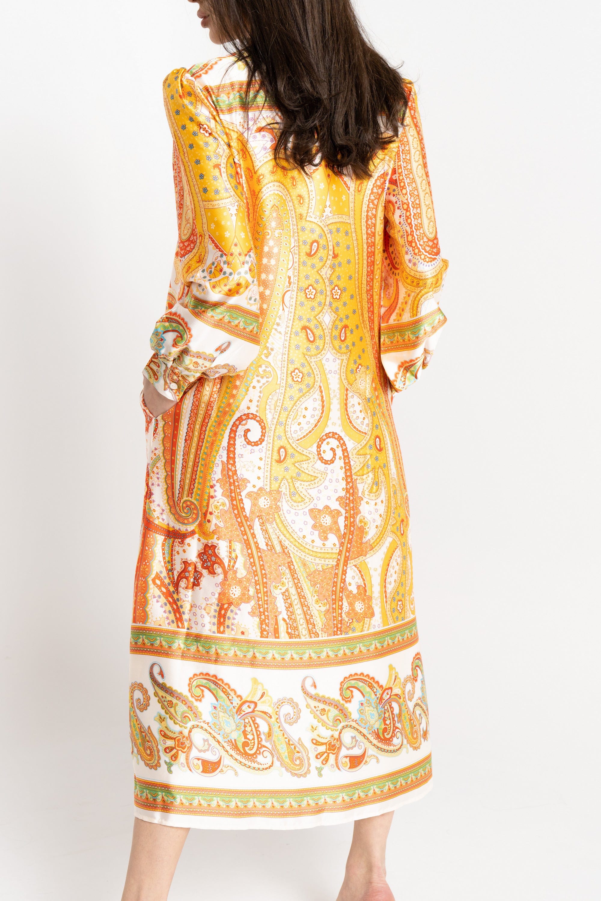 ูุชุดู ูู
ูุต ูุณุงุฆู ุทููู ุจุฃูู
ุงู
ุทูููุฉ ู
ุฒูู ุจุฒุฎุงุฑู