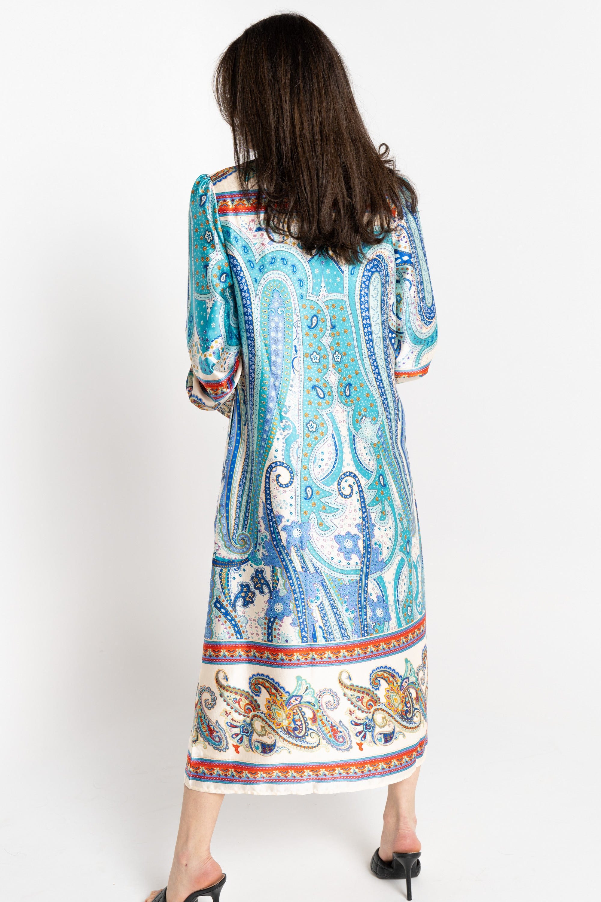 ูุชุดู ูู
ูุต ูุณุงุฆู ุทููู ุจุฃูู
ุงู
ุทูููุฉ ู
ุฒูู ุจุฒุฎุงุฑู