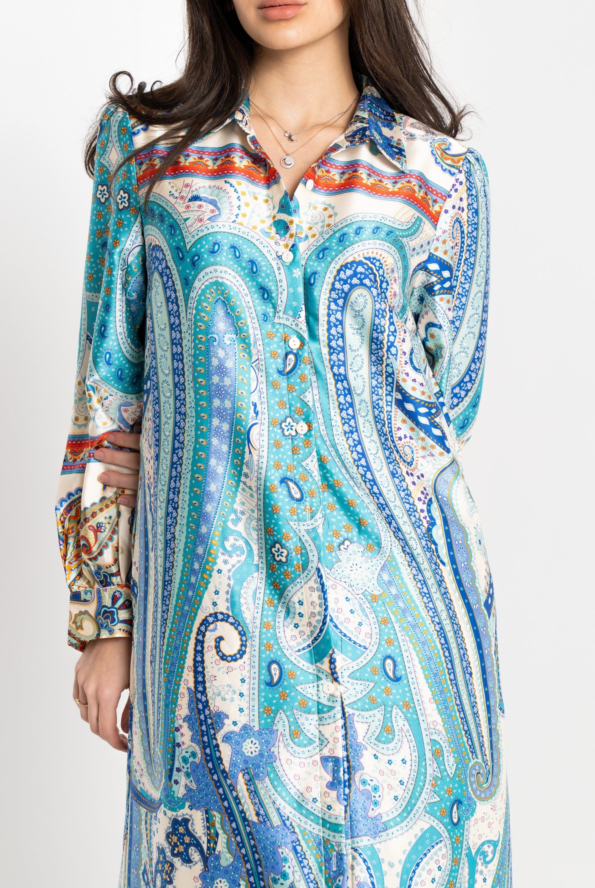 نتشي قميص نسائي طويل بأكمام طويلة مزين بزخارف