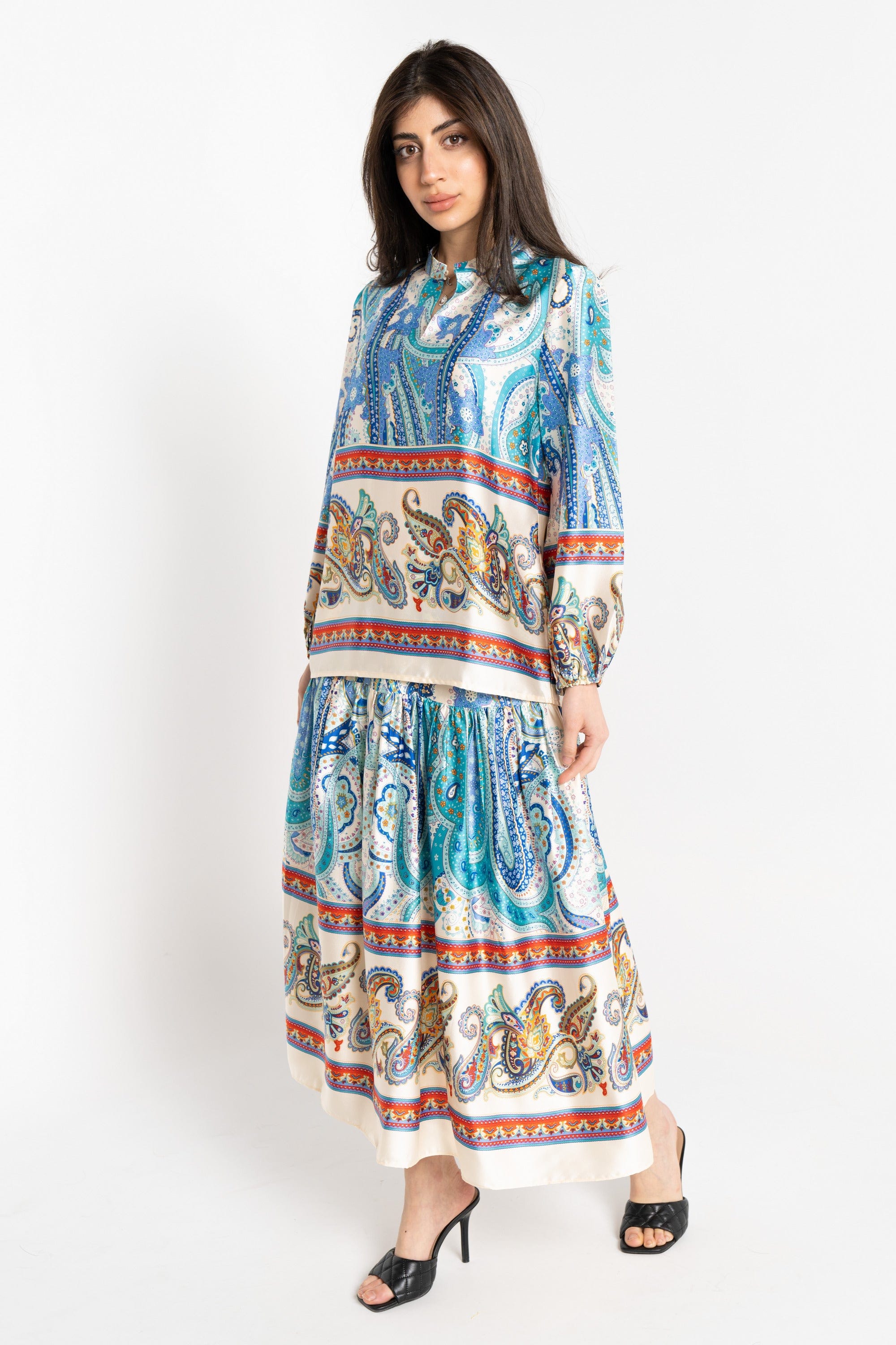 نتشي بلوزة منقوشة كم طويل بفتحة صدر صغيرة سبعة