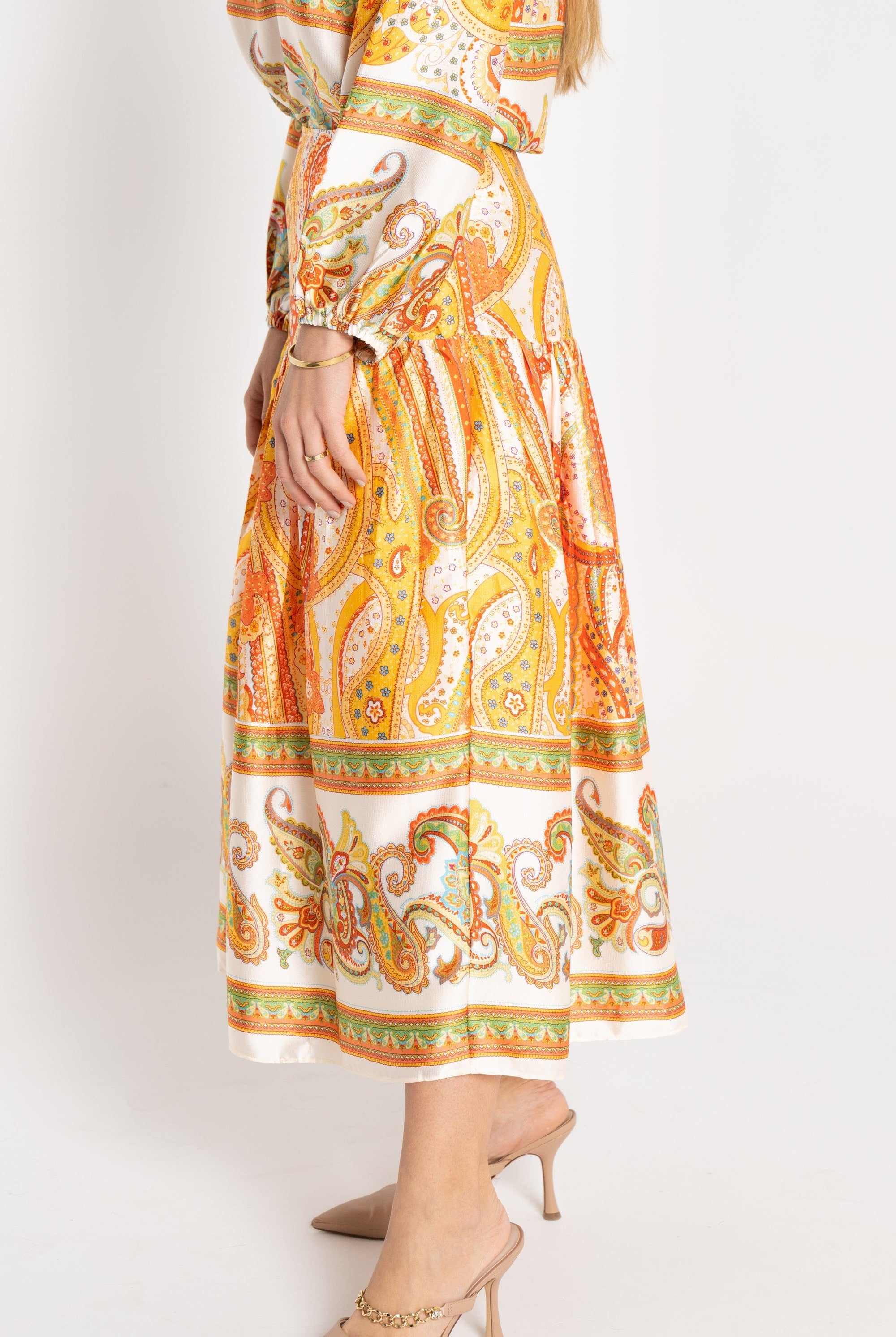 نتشي تنورة ميدي كلوش مطبوعة بألوان متعددة