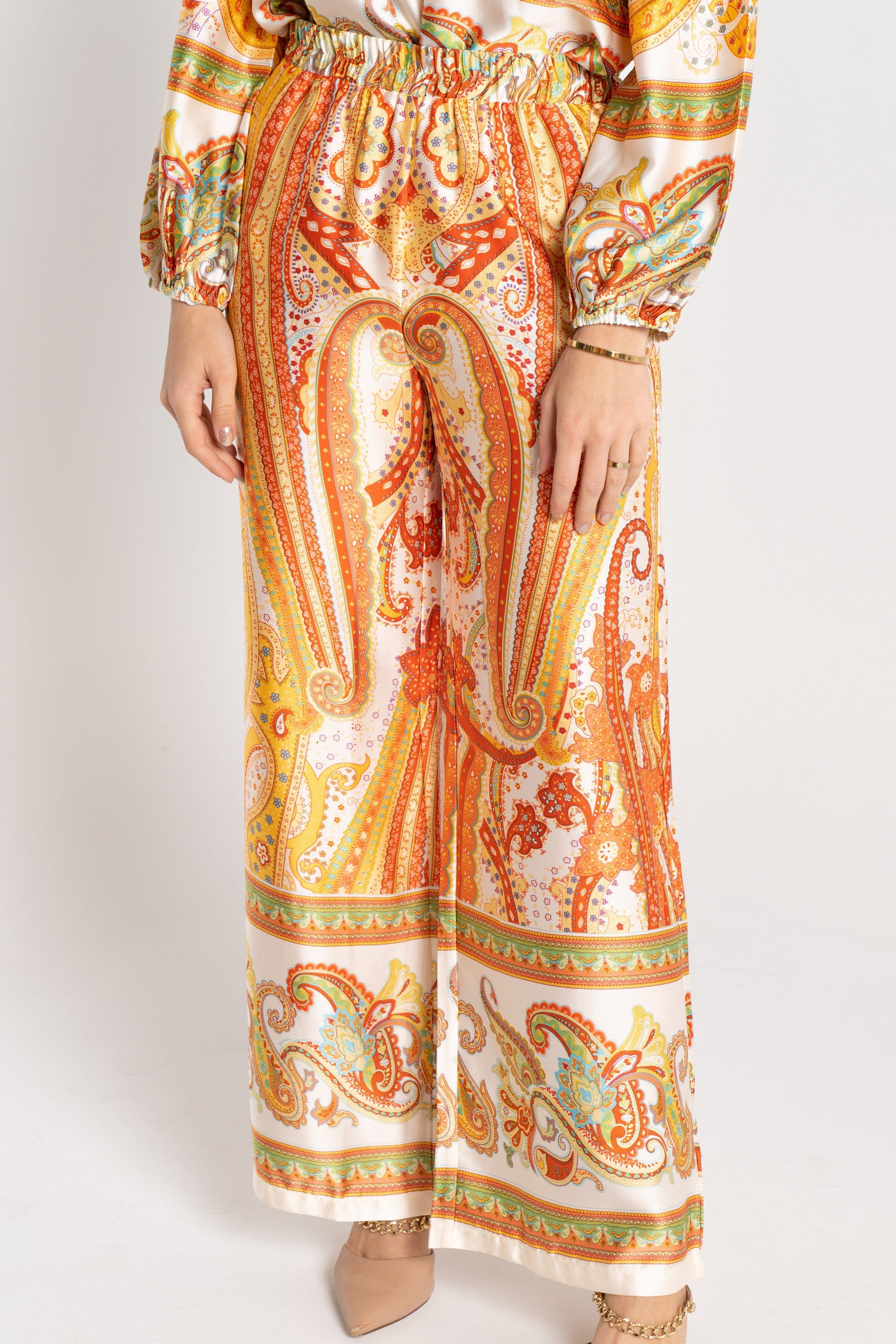 نتشي بنطلون طويل منقوش بألوان متعددة