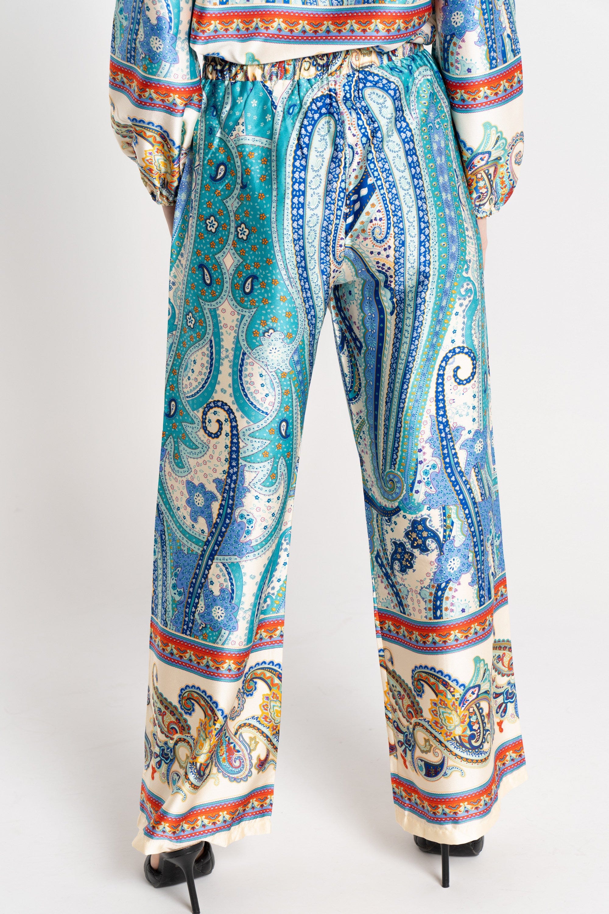 نتشي بنطلون طويل منقوش بألوان متعددة