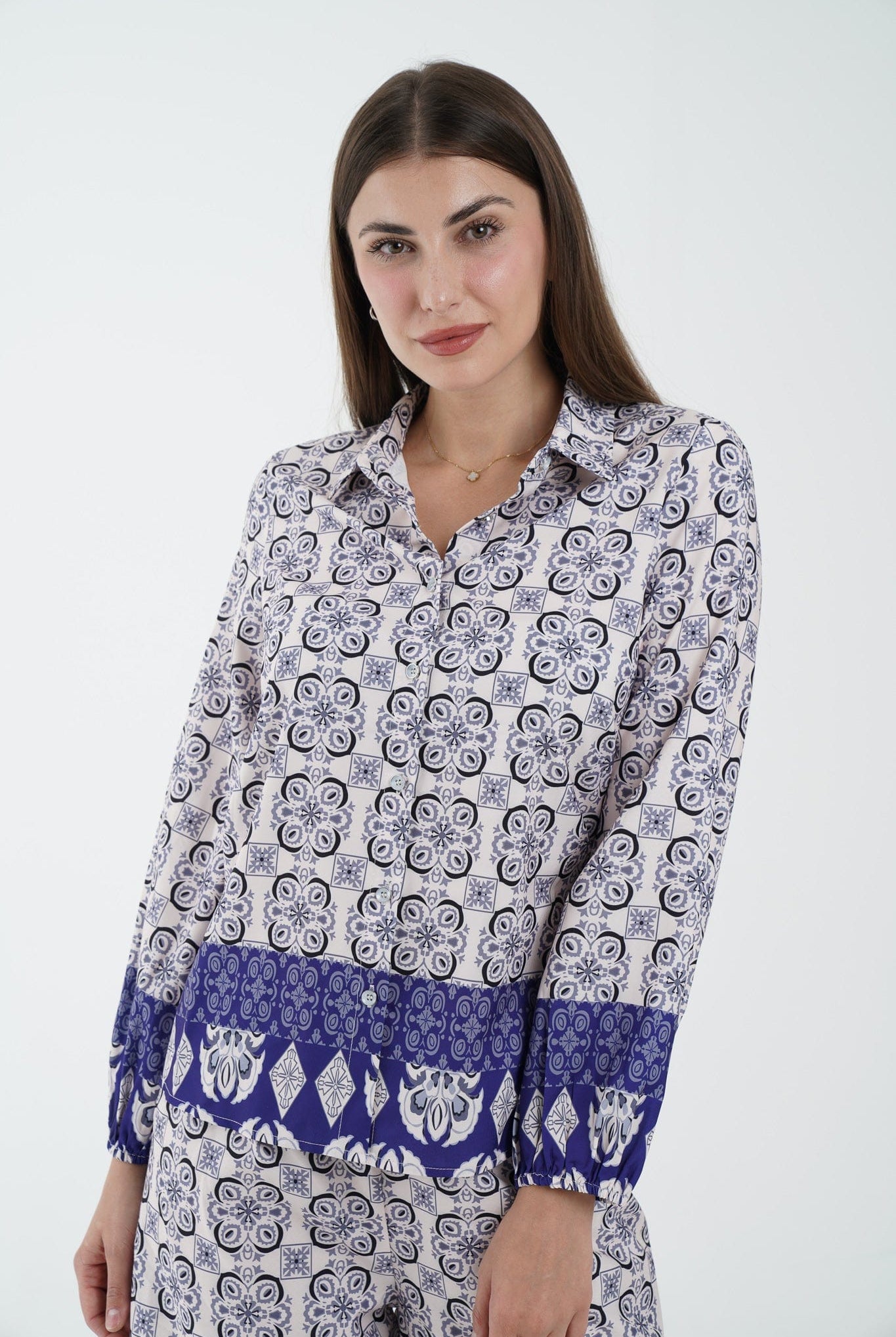 نتشي قميص مشجر بأزرار أمامية وياقة كم طويل نسائي