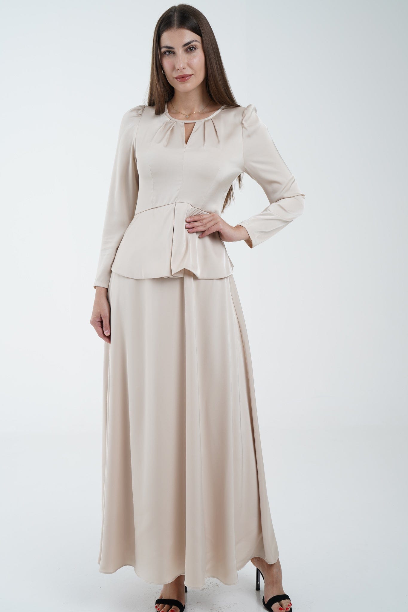 نتشي فستان سادة ماكسي مخصر بفتحة صدر كم طويل نسائي