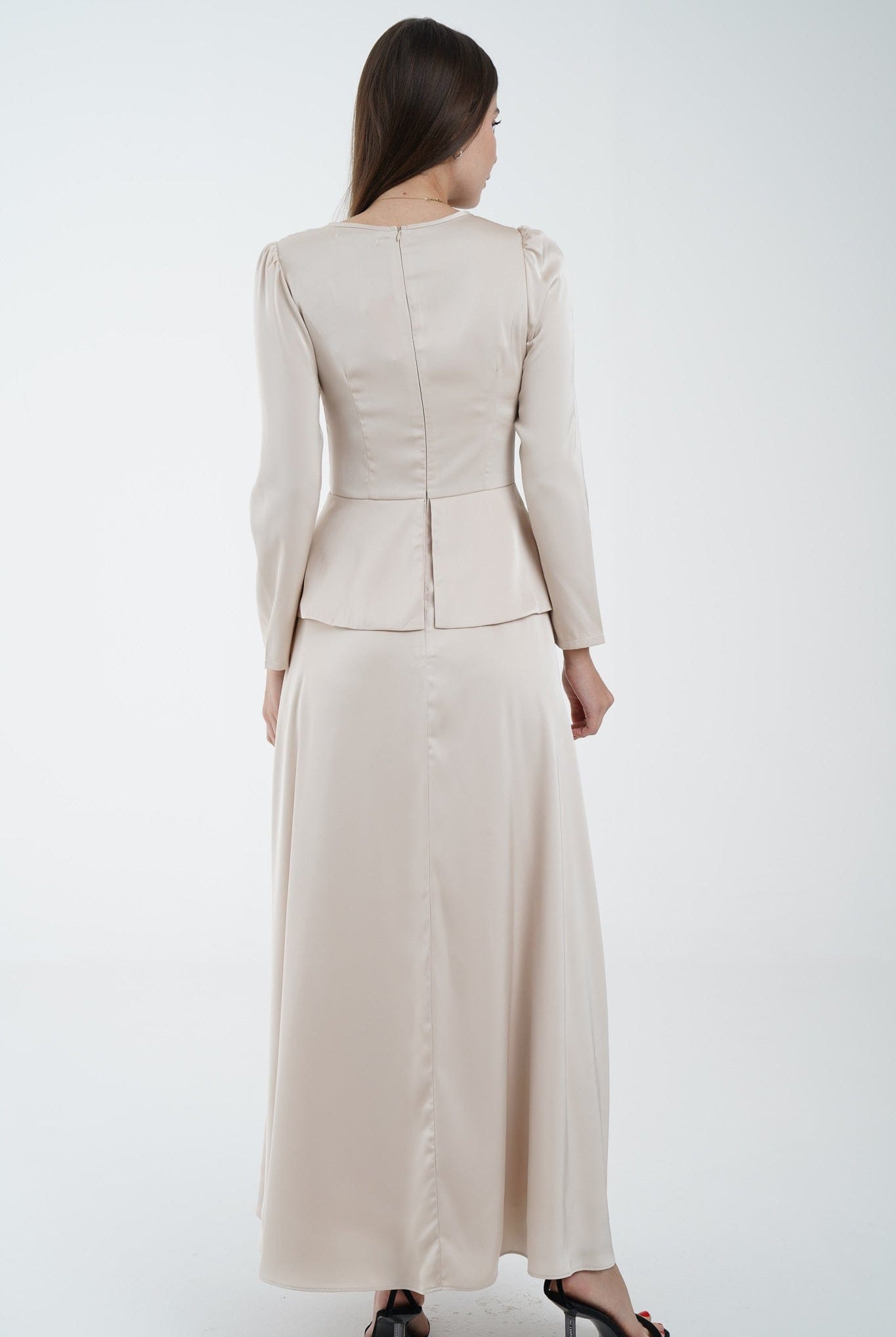 نتشي فستان سادة ماكسي مخصر بفتحة صدر كم طويل نسائي