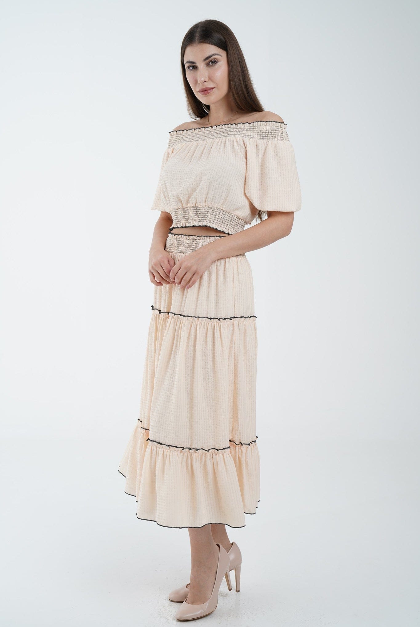 نتشي بلوزة بأكمام قصيرة اوف شولدر بخصر مطاطي