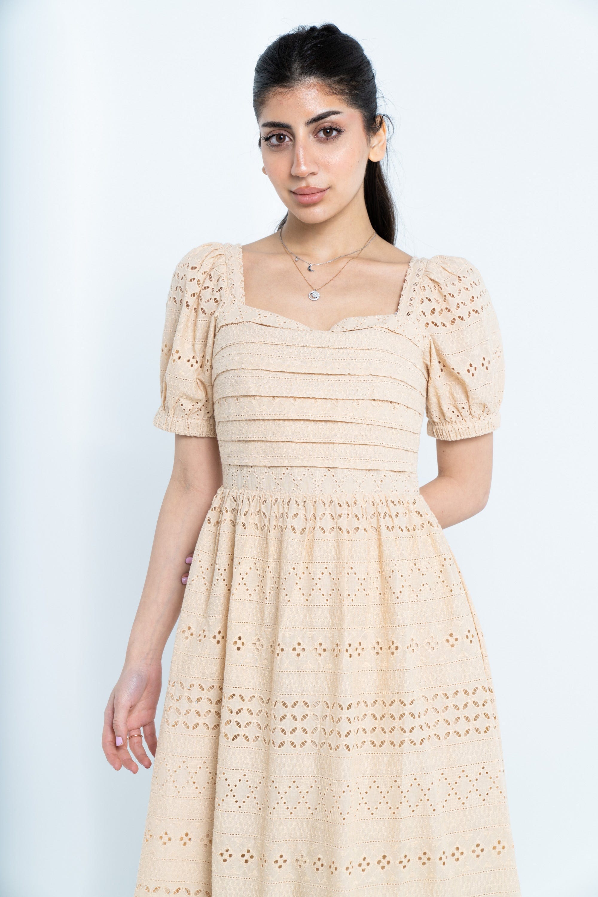 نتشي فستان ميدي مخرم من أسفل مفتوح من أعلى كم قصير بف نسائي