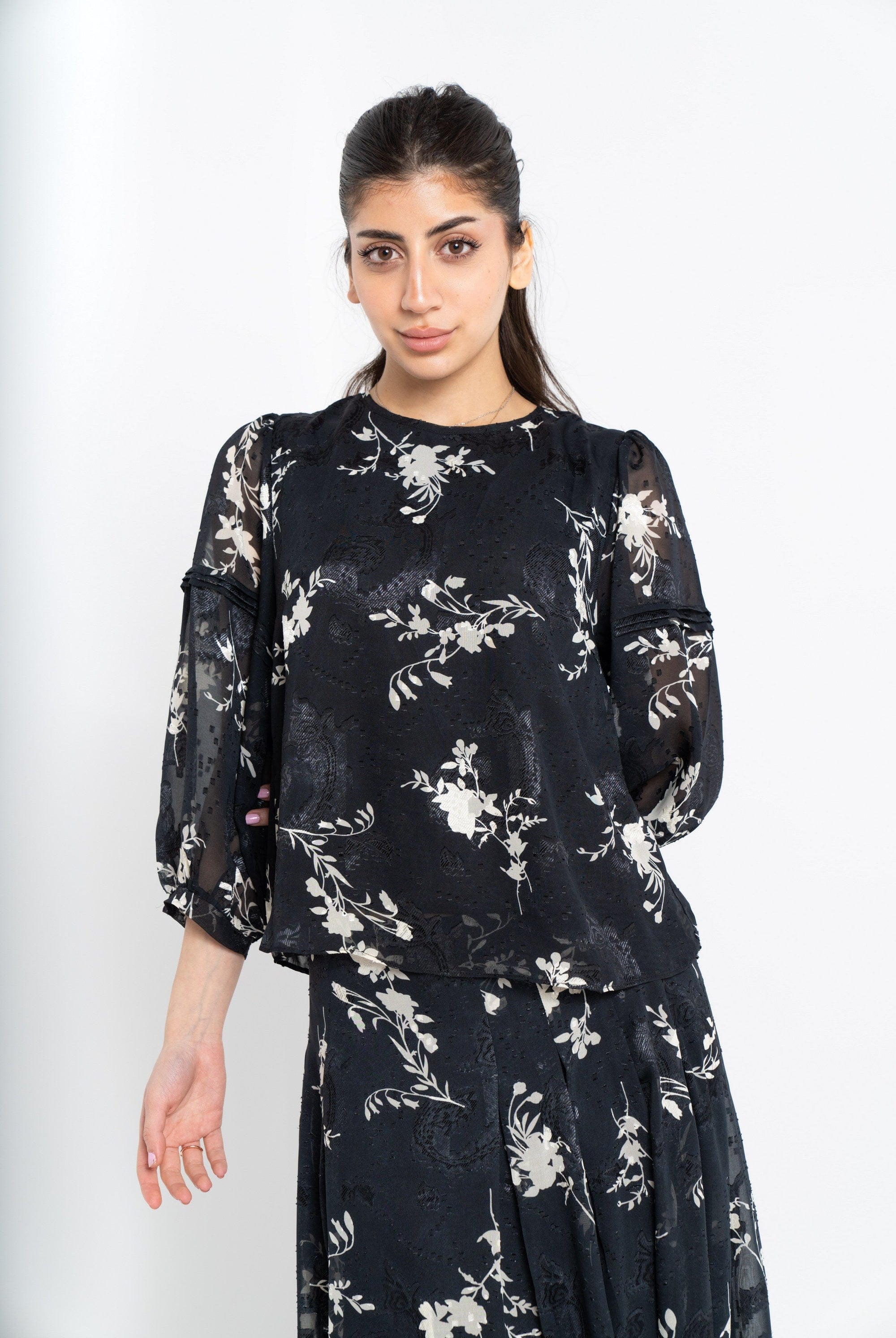 نتشي توب مشجر شفاف 3/4 كم بف نسائي