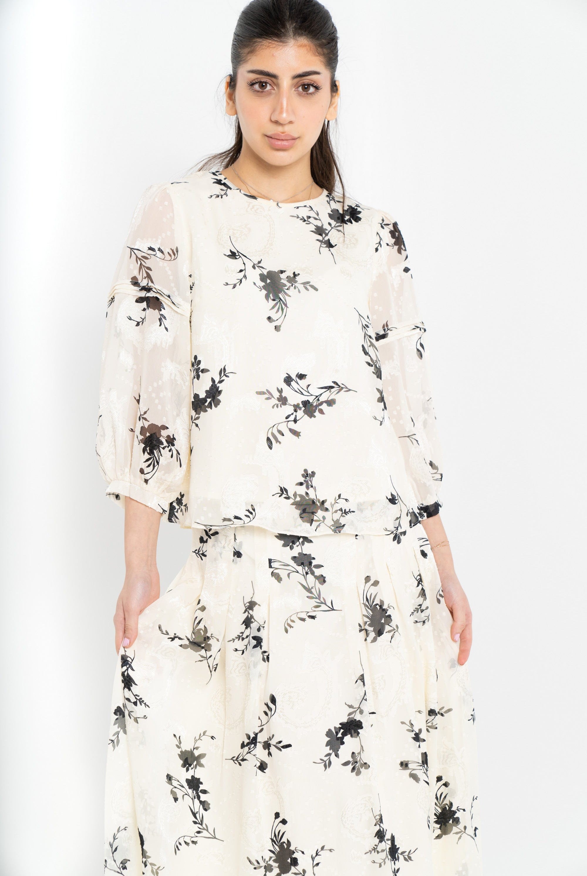 نتشي توب مشجر شفاف 3/4 كم بف نسائي