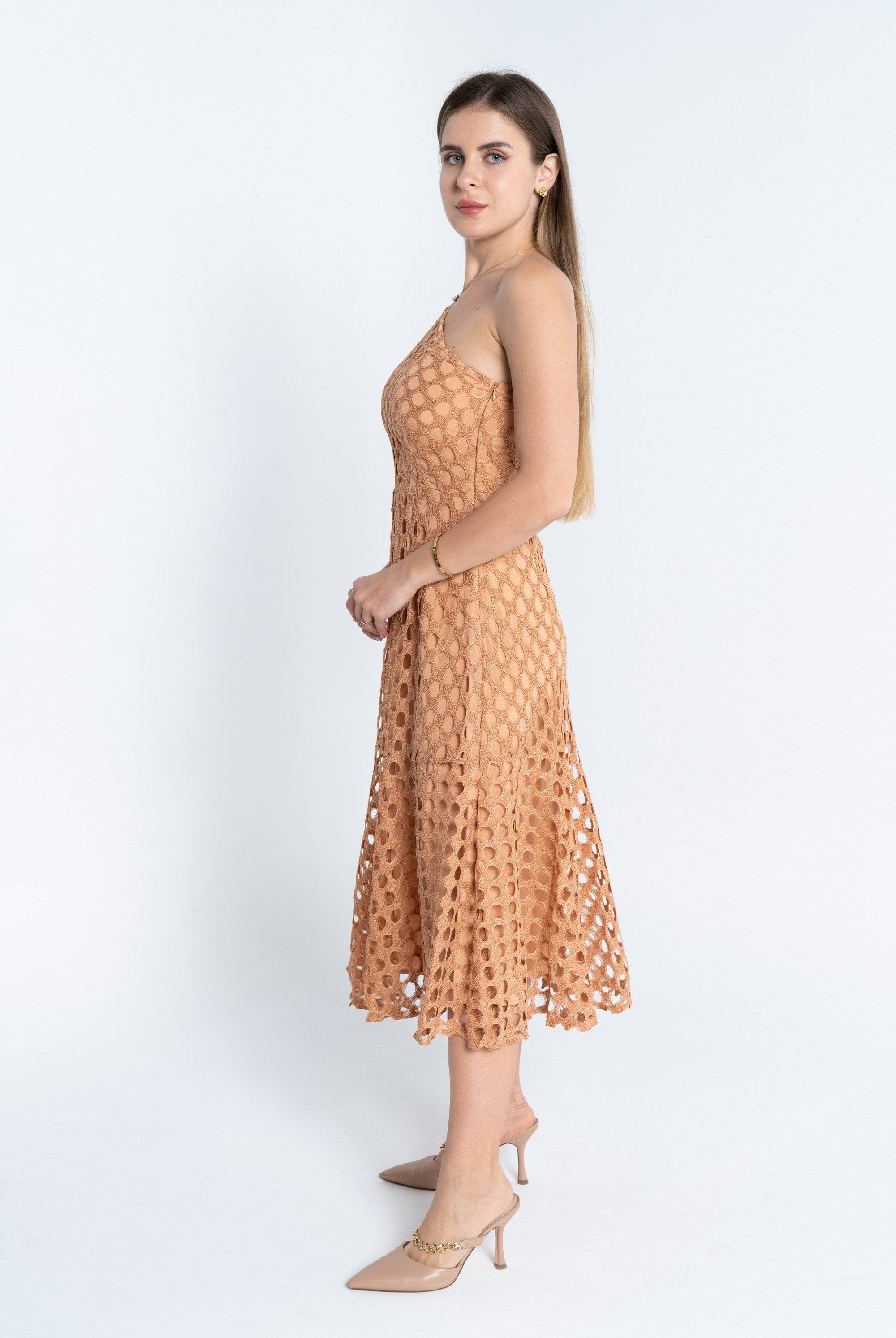 نتشي فستان ميدي مخرم مبطن كتف وكتف نسائي