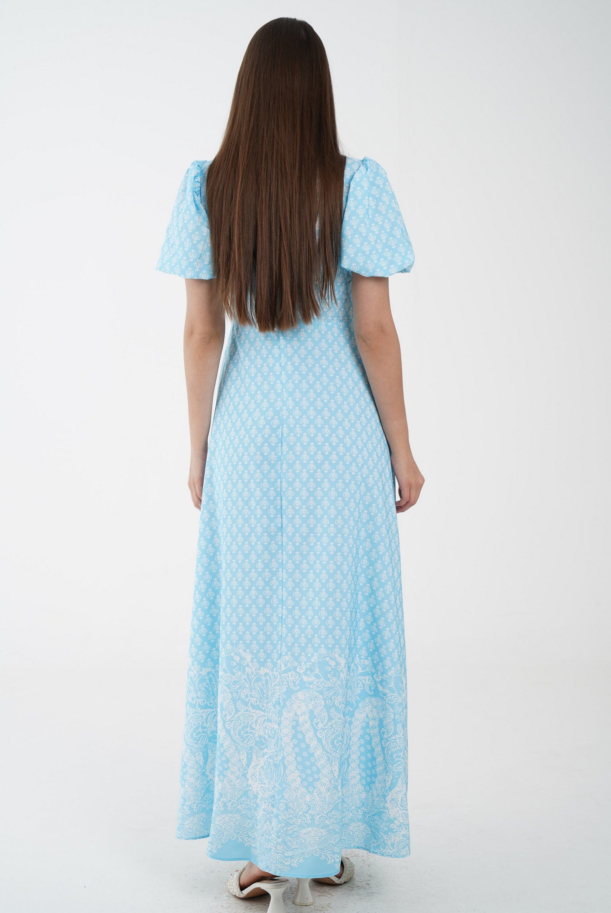 نتشي فستان طويل بأكمام قصيرة بف منقوش