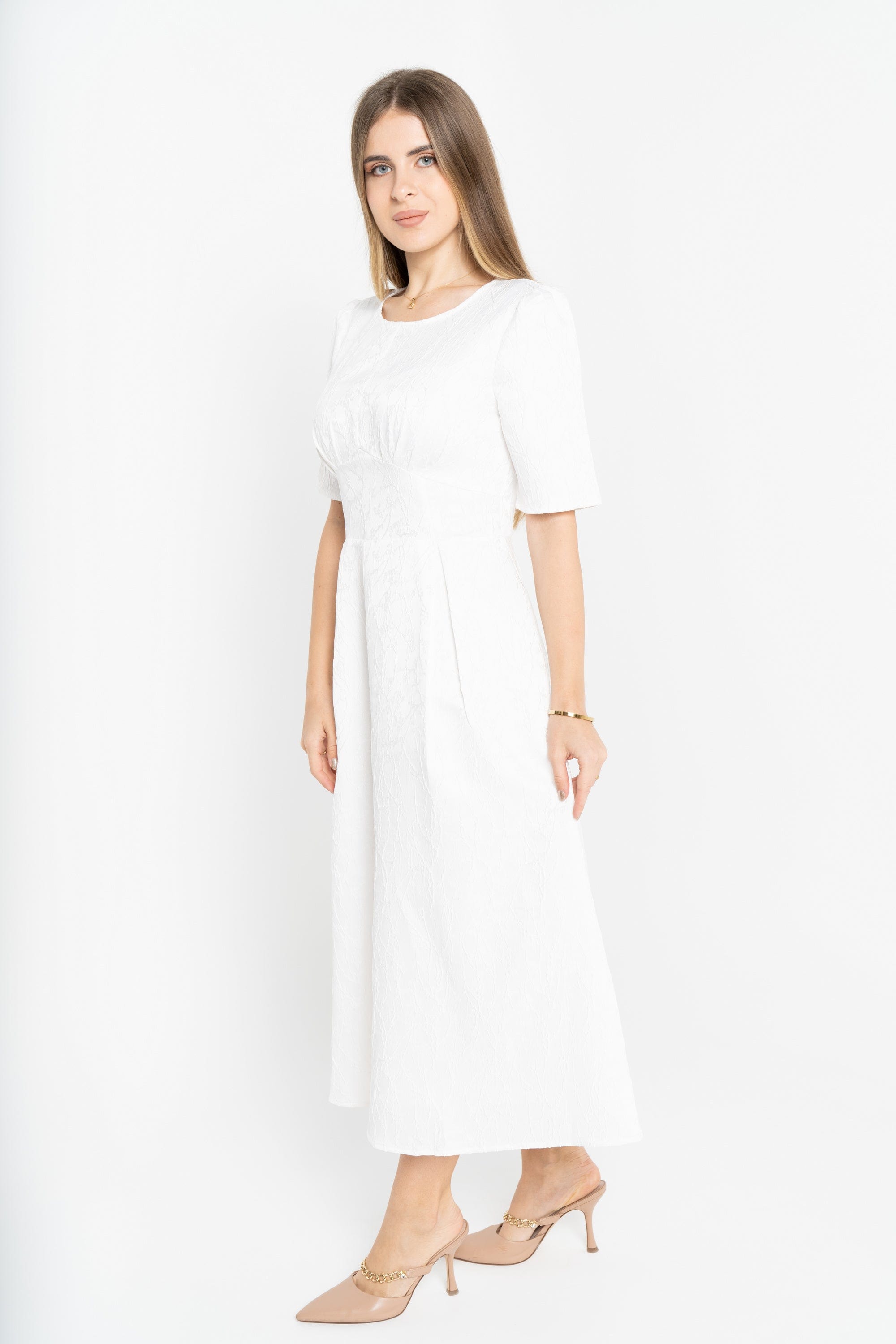 نتشي فستان ميدي أكمام قصير بياقة دائرية مزموم من الخصر