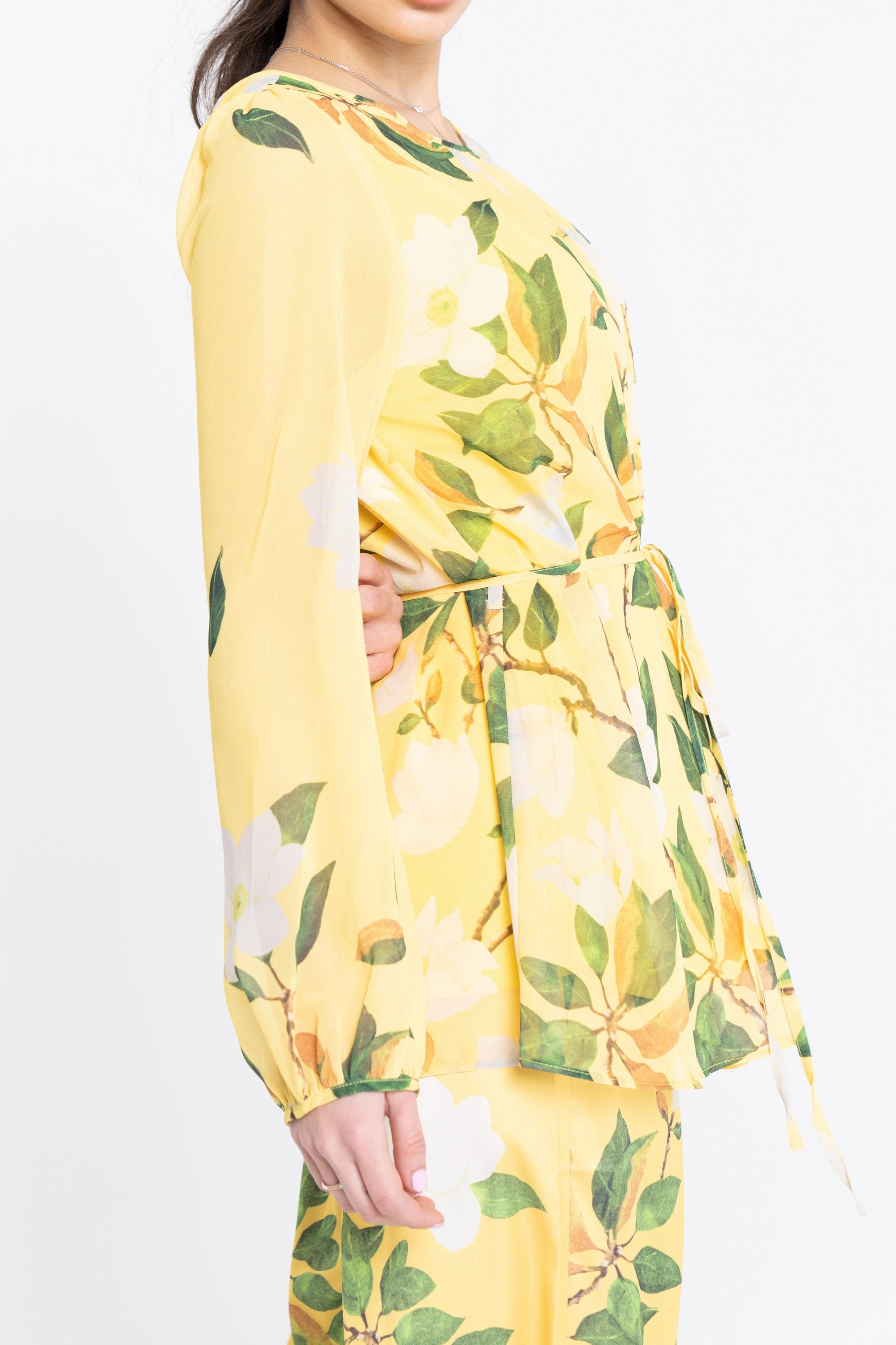 نتشي بلوزة بأكمام طويلة بف مشجرة طويلة