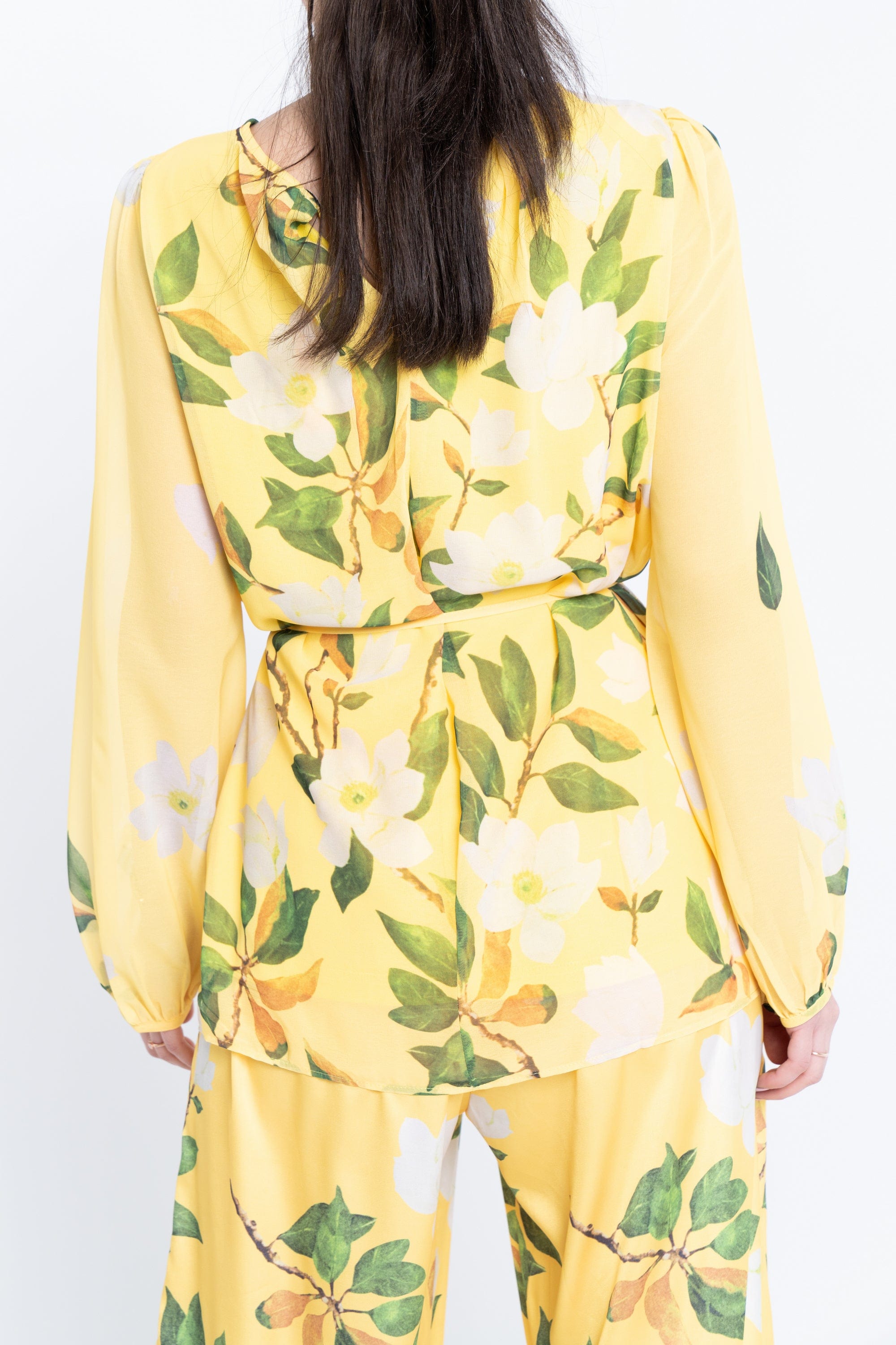 نتشي بلوزة بأكمام طويلة بف مشجرة طويلة