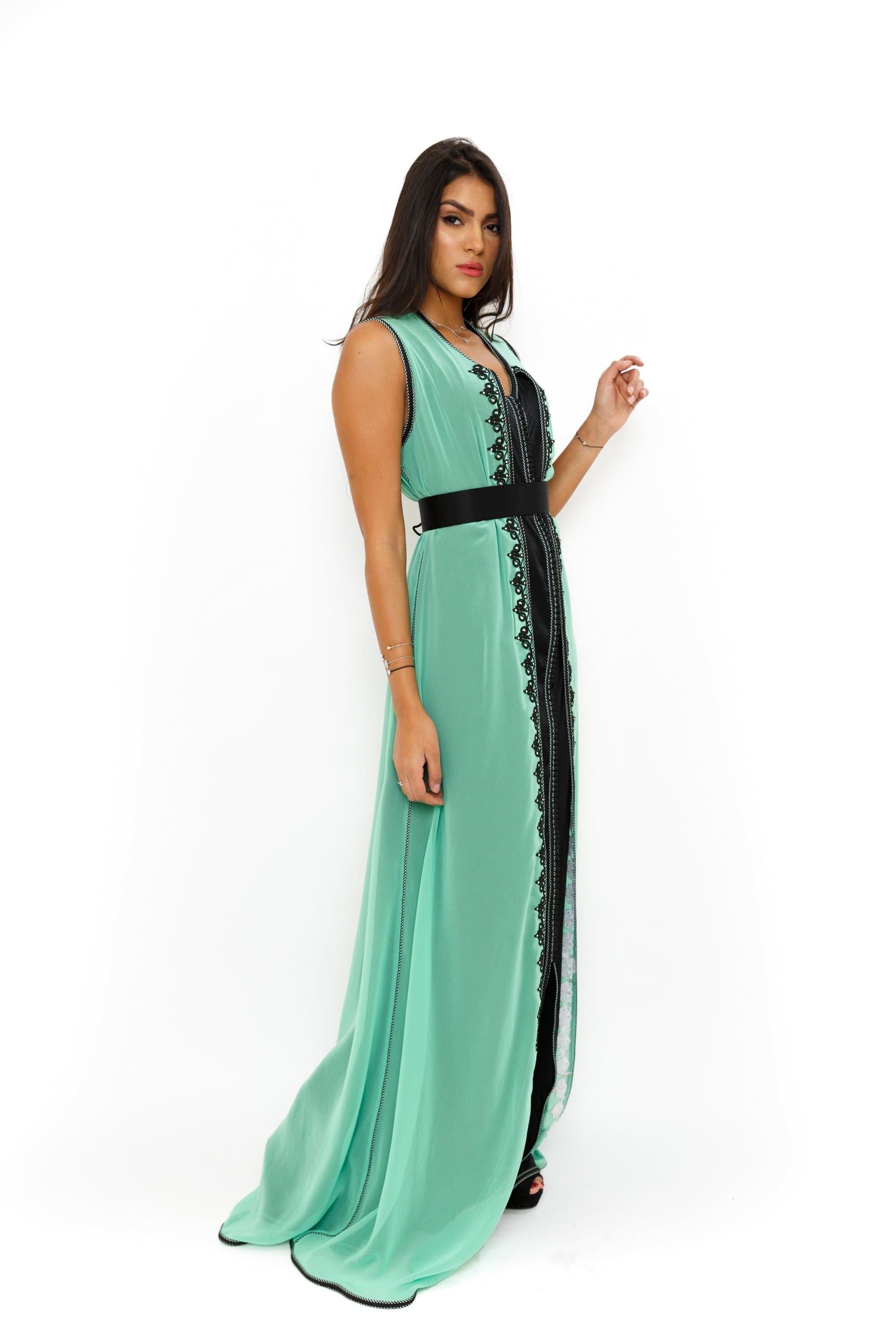 ديامانتين عباية مغربي بدون أكمام من الشيفون الناعم مزينة بتطريز على الصدر للأسفل أخضر