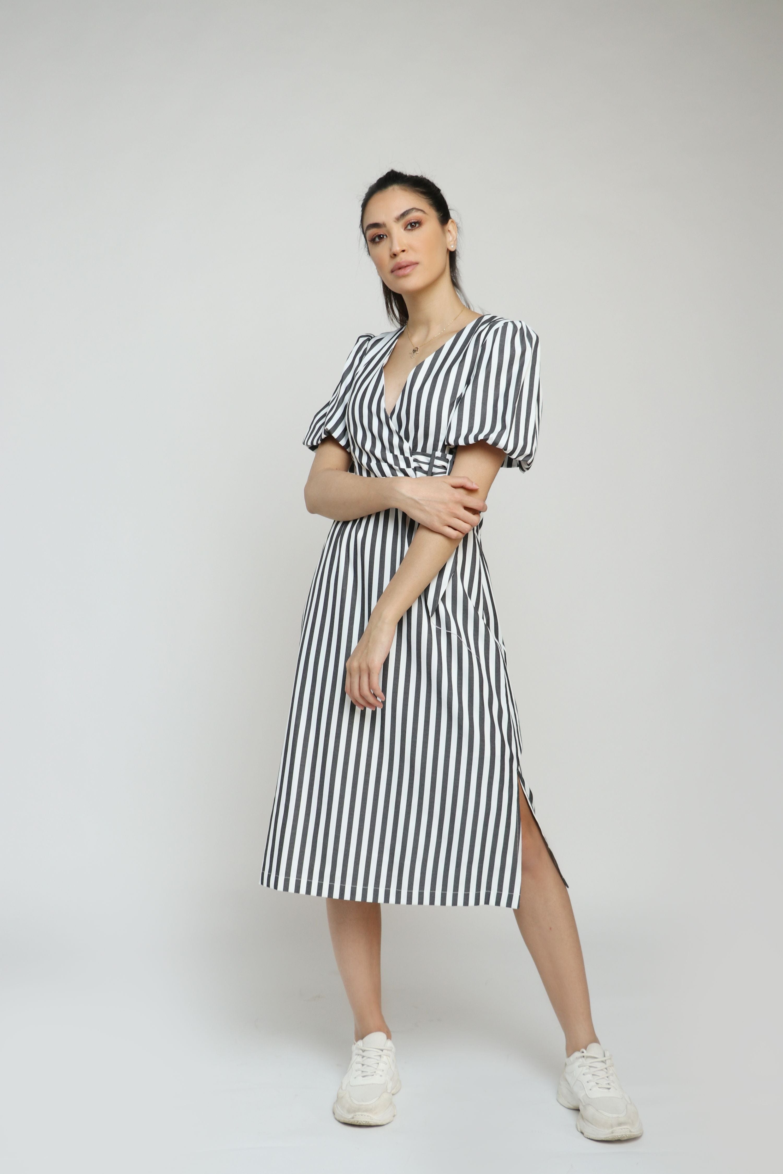 نتشي فستان ميدي مخطط بالطول منقوش من أسفل كم قصير نسائي