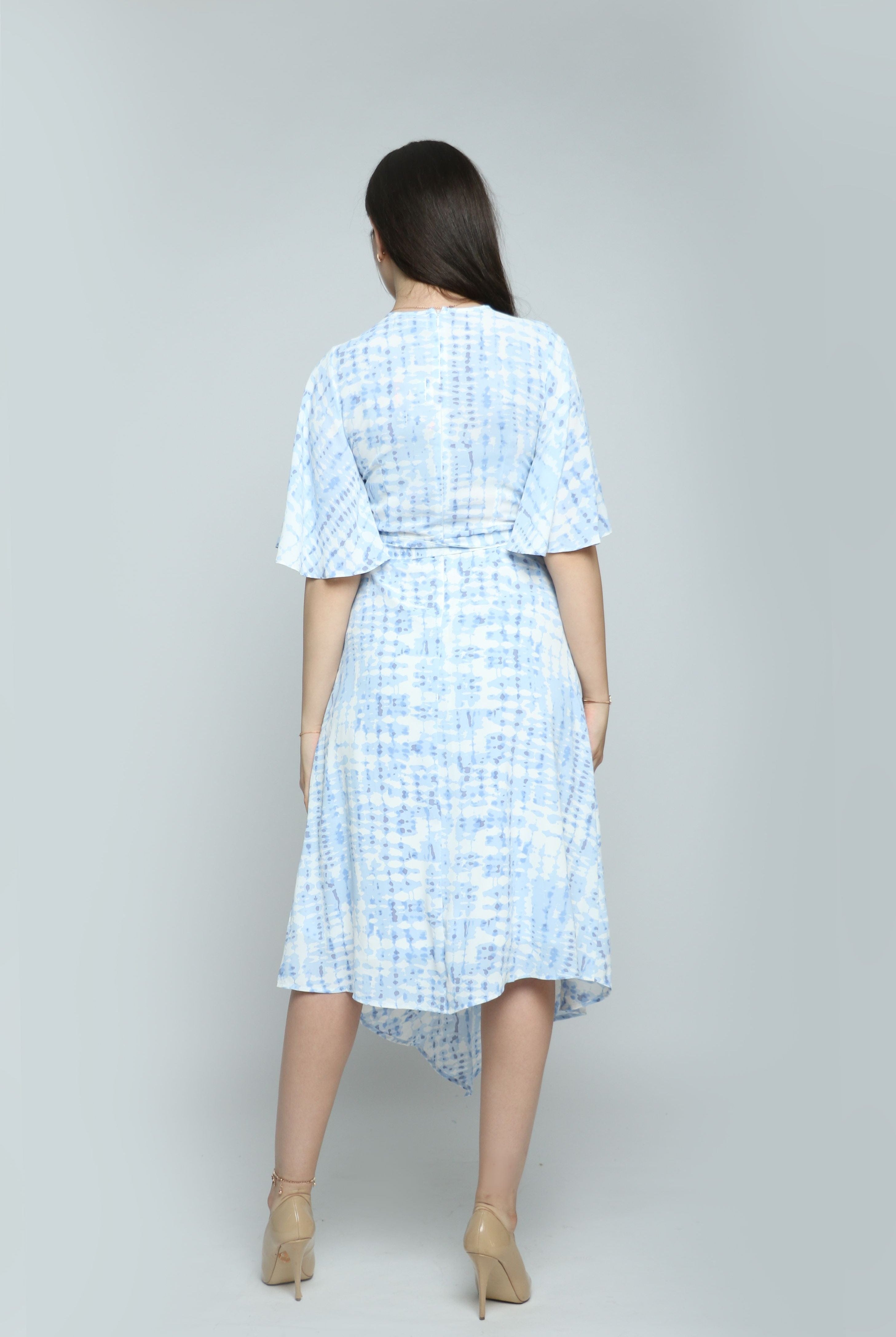 نتشي فستان ميدي بوليستر بأكمام مفتوحة قصيرة