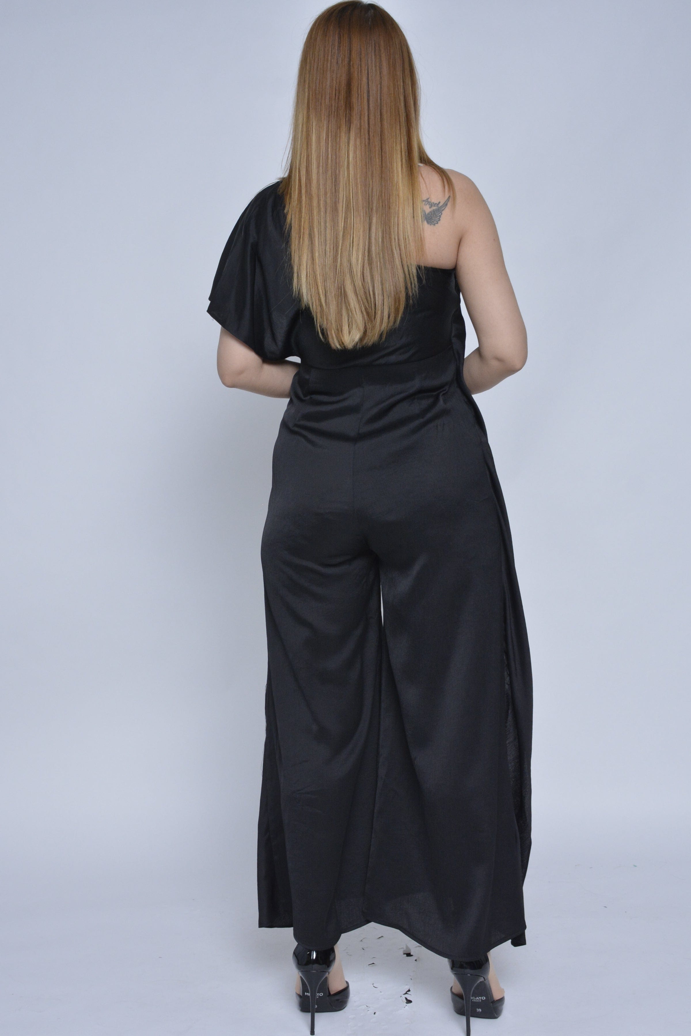 نتشي جمبسوت للمناسبات بكتف واحد